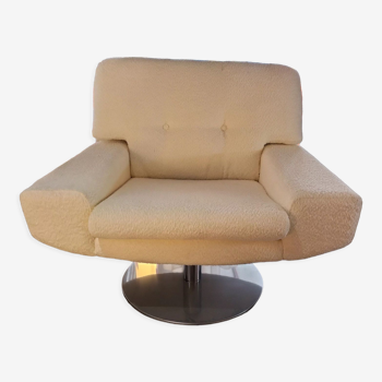 Italian armchair completely redone in white loop