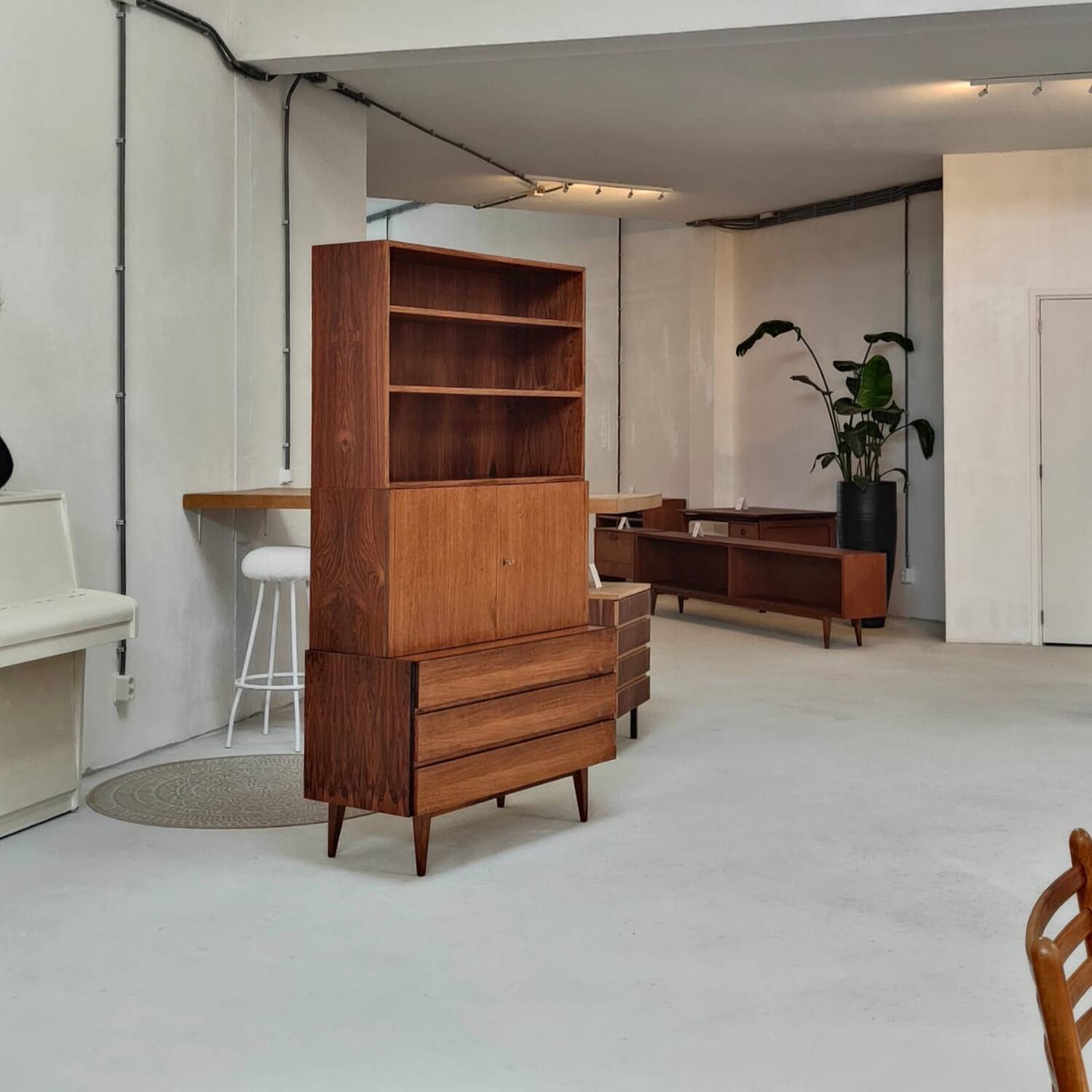 Mid-century upper table