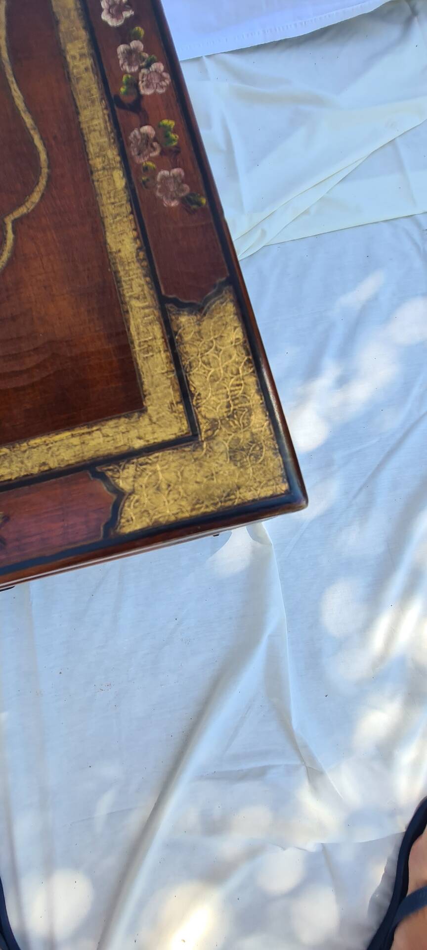 Table basse chinoise laquée type "kang" du XX.