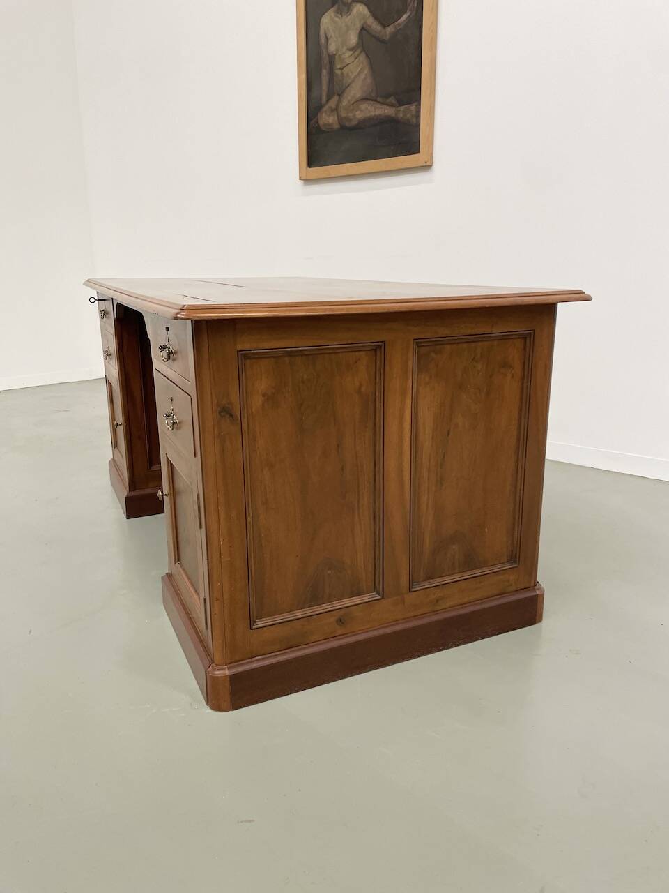 Comptoir ou bureau en noyer années 50