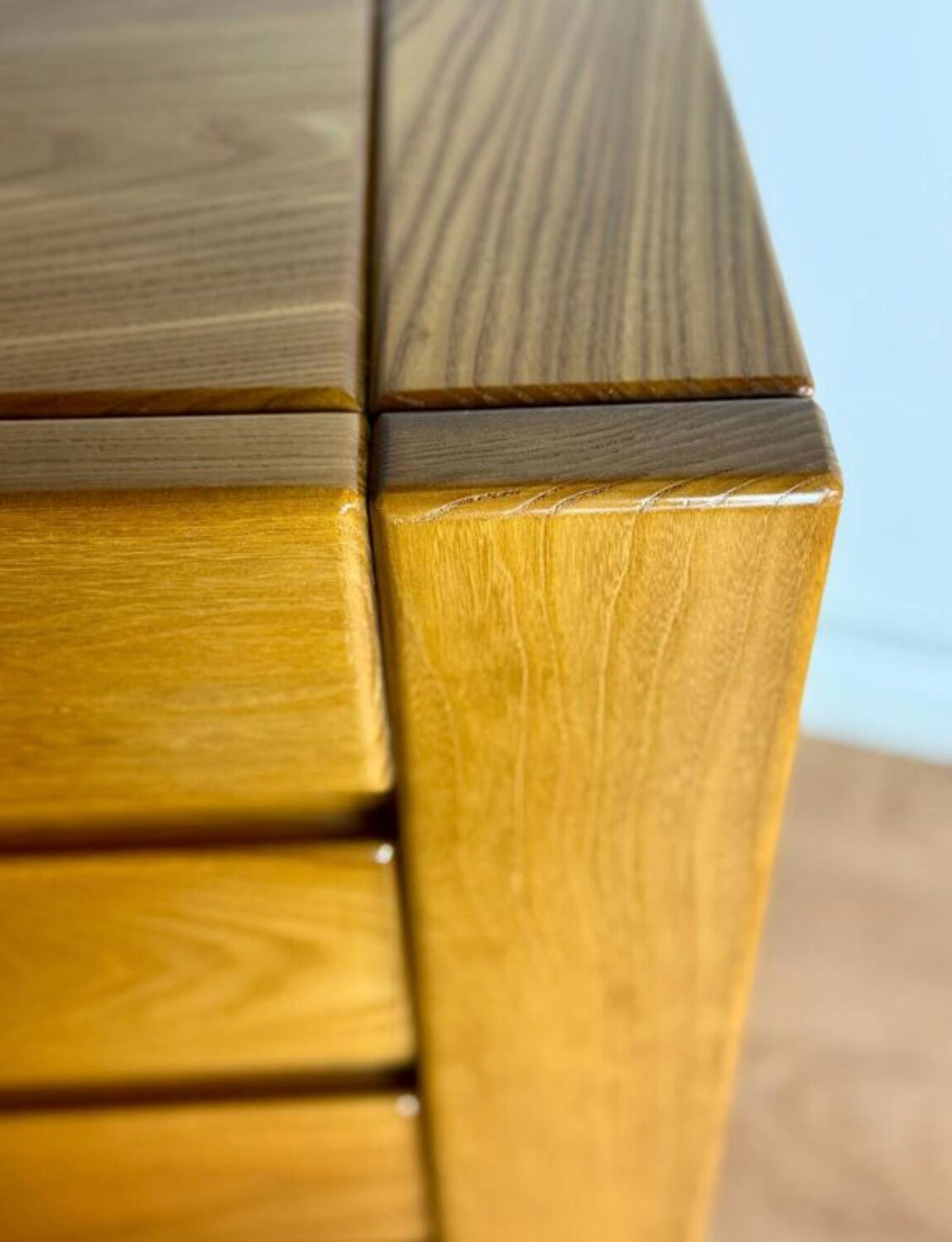 Desk made of solid elm wood