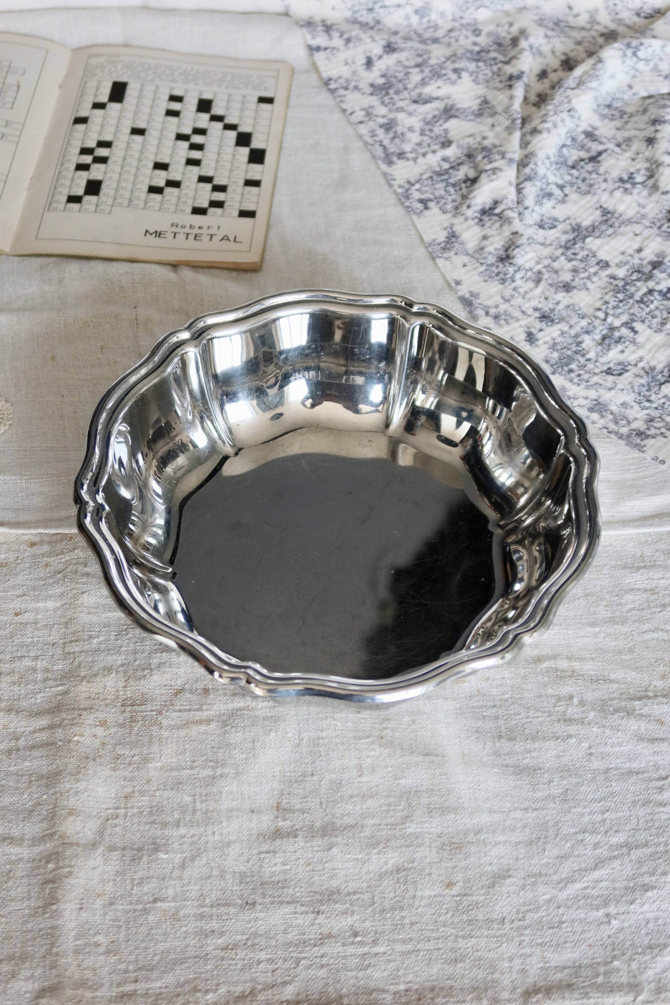 Vintage silver-plated metal salad bowl with gadrooned edge