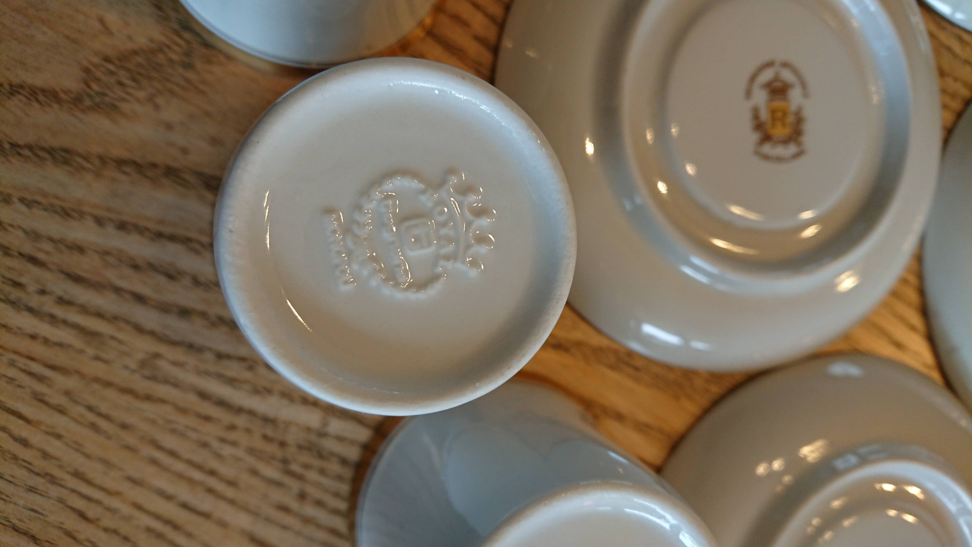 Gold pattern porcelain coffee cups