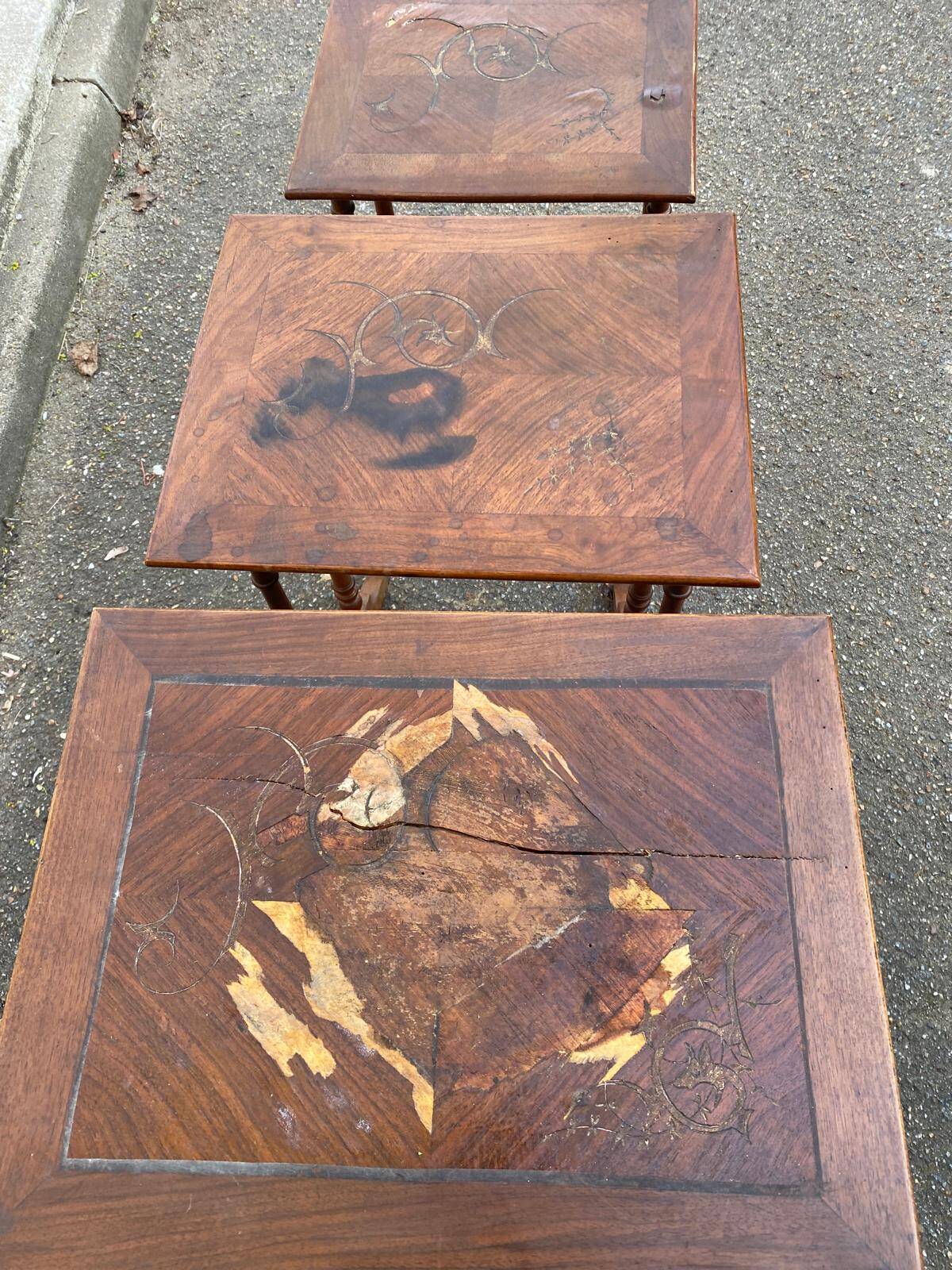 3 nesting tables in Art Nouveau style, made of solid wood and marquetry from the 19th century.