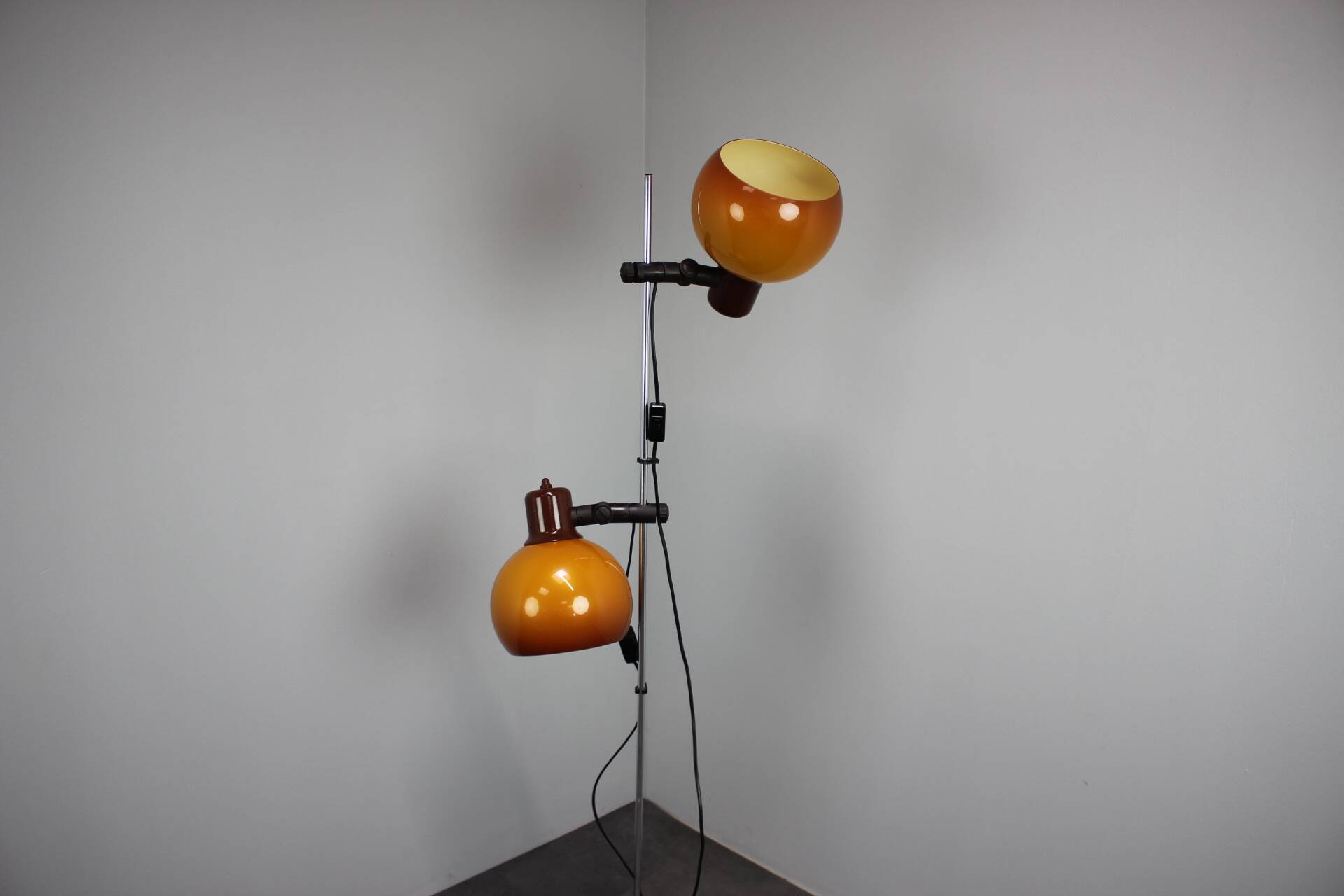 Adjustable double floor lamp in "Space Age" style, Hungarian from the 1970s, in orange and chrome brown.