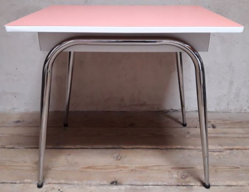 Table formica chrome