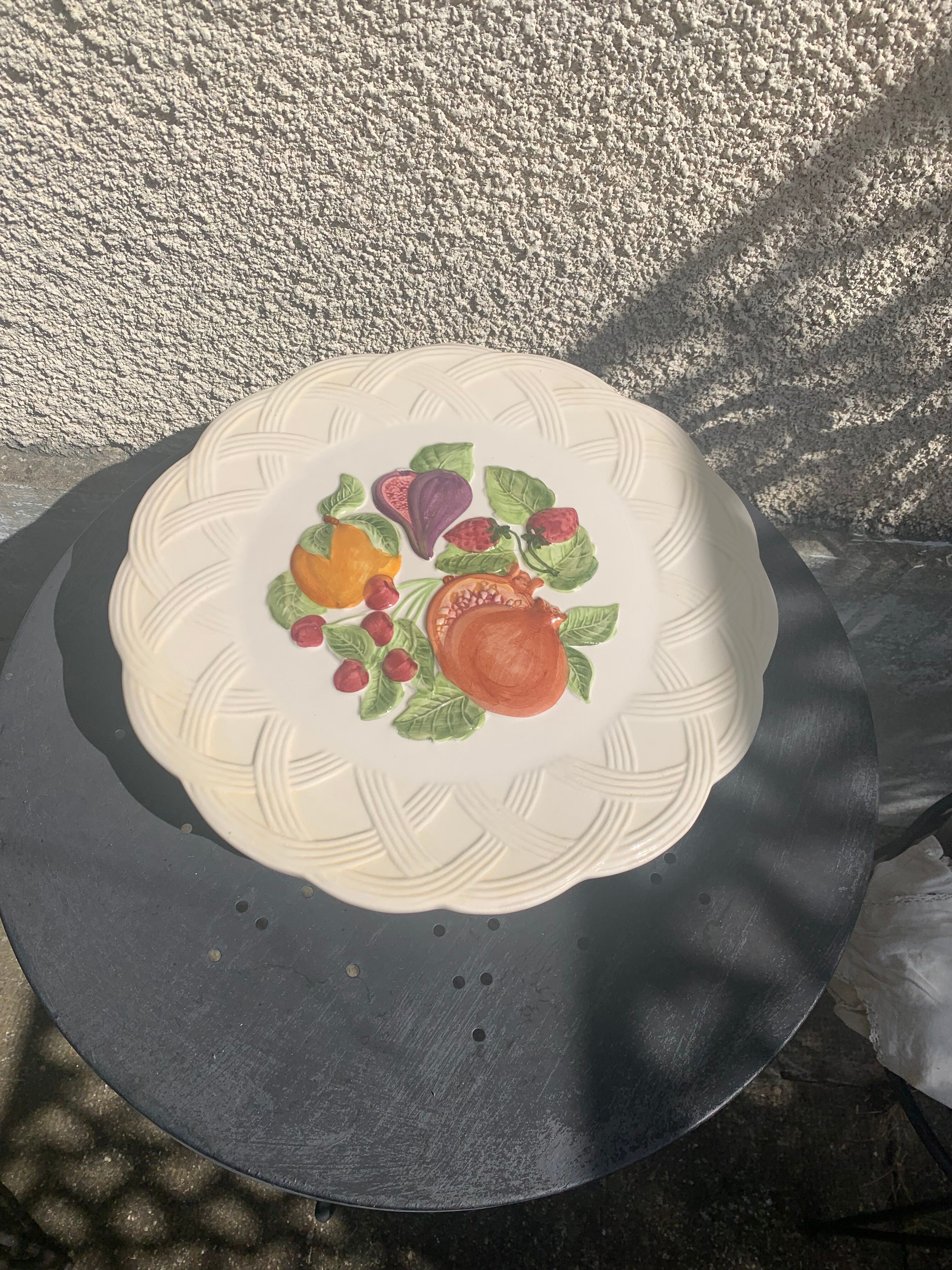 Cake dish in ceramic