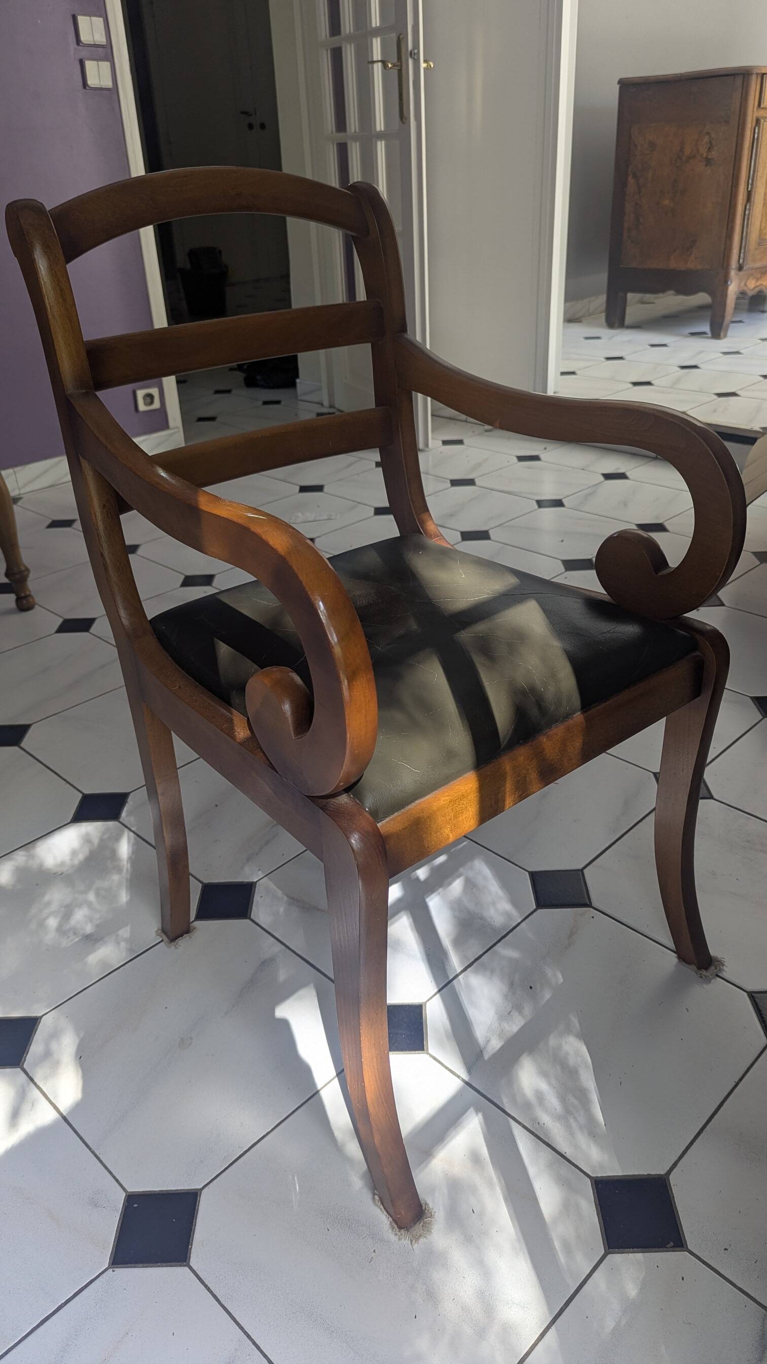 Fauteuil de bureau ancien style Directoire / Restauration en bois massif