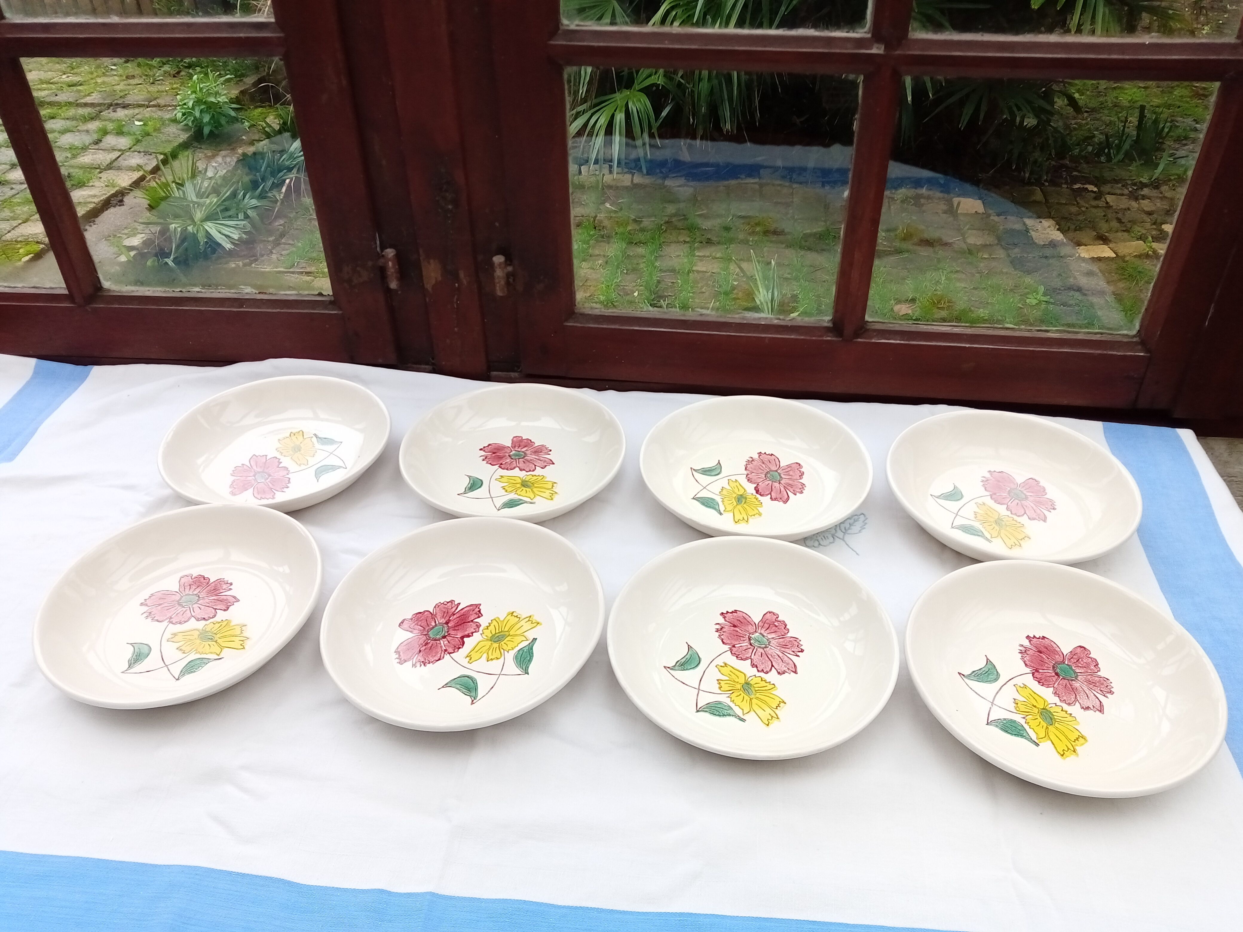 8 hollow plates old caps