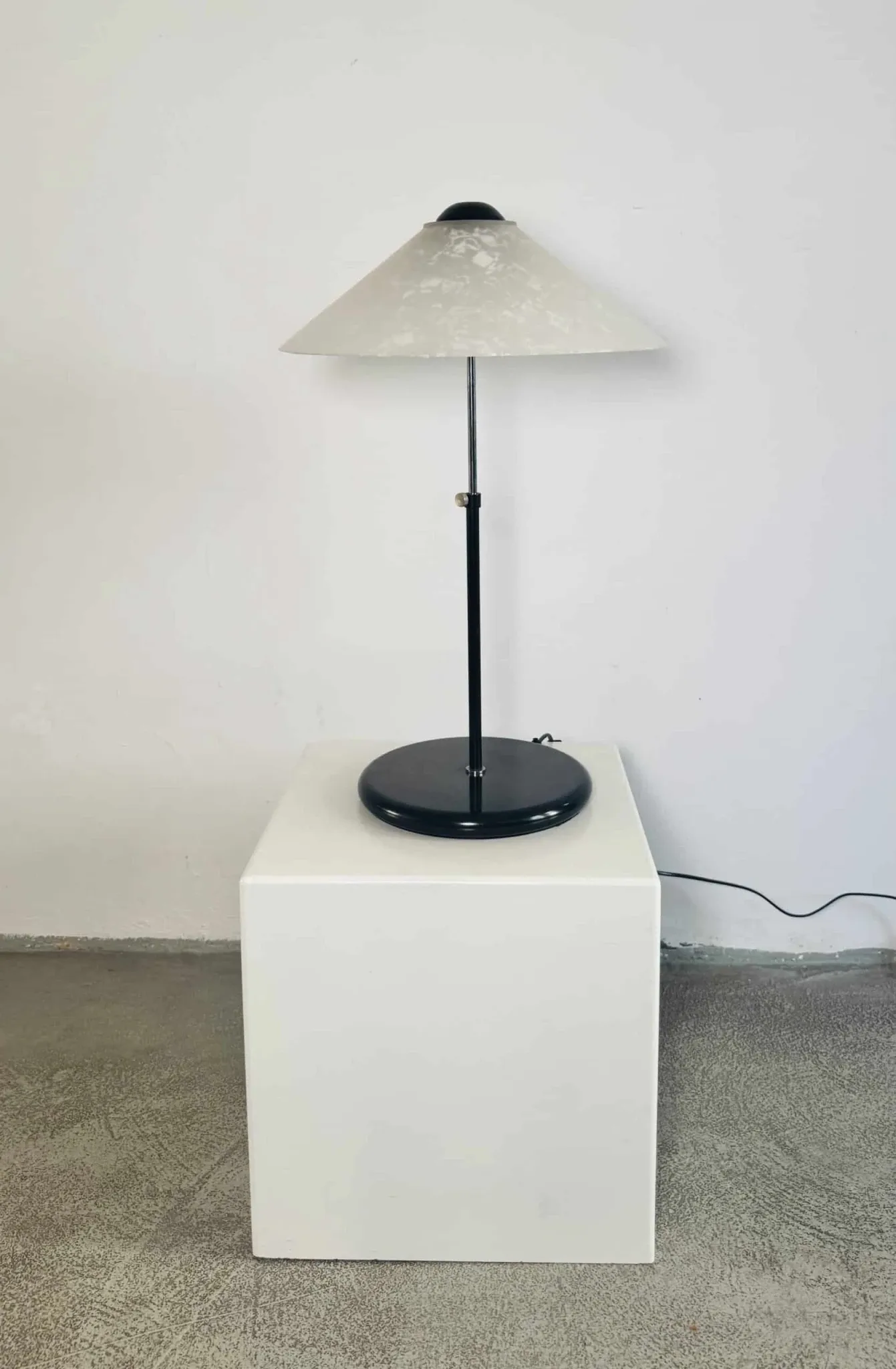 Lampe de table en verre dépoli par Af Cinquanta, Italie, années 1980.