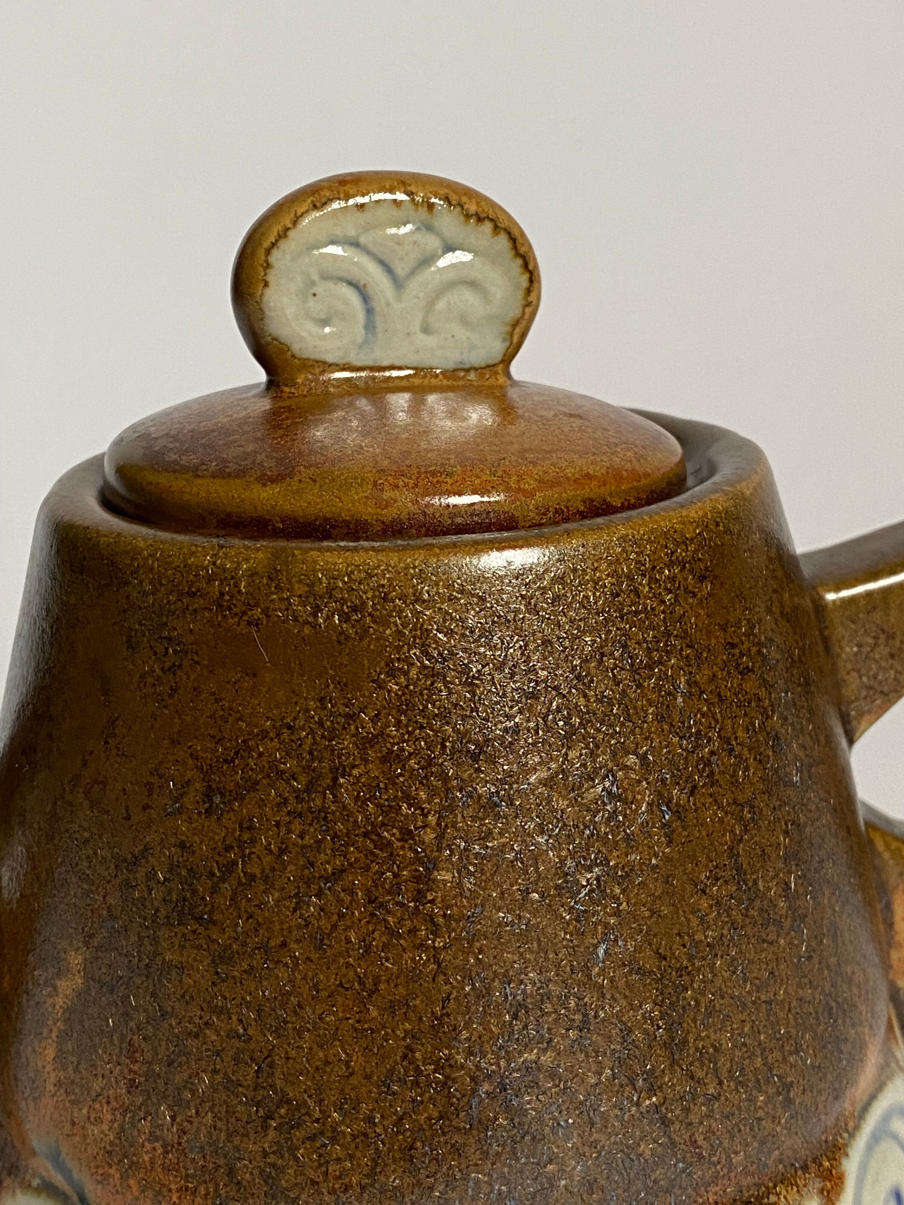 Theiere and milk jar thereof