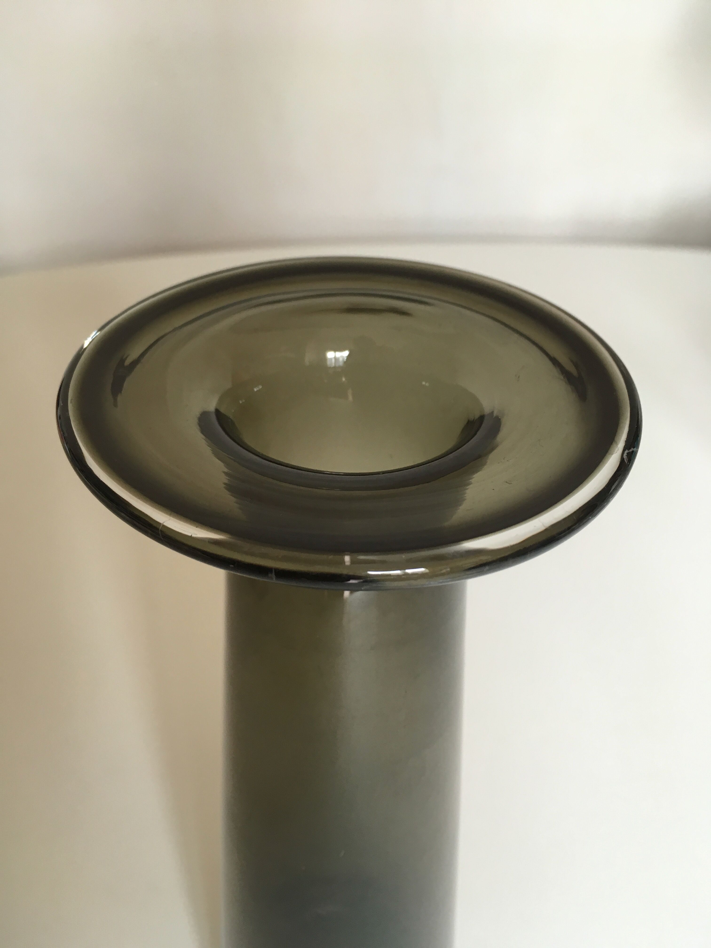 Vase mid century scandinave en verre gris kaki
