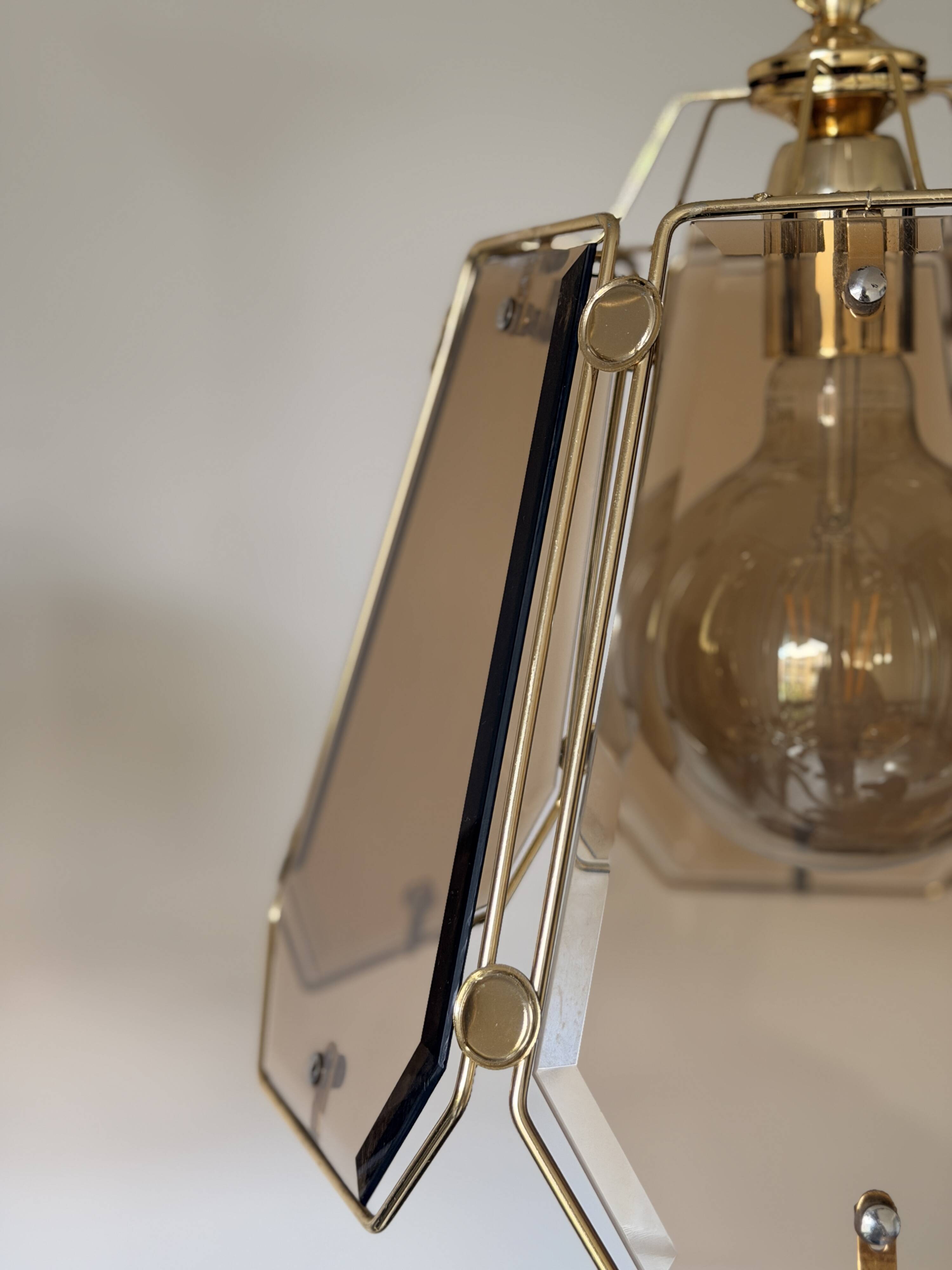 Pair of vintage pendant lights in smoked glass and gold metal, Hollywood style.