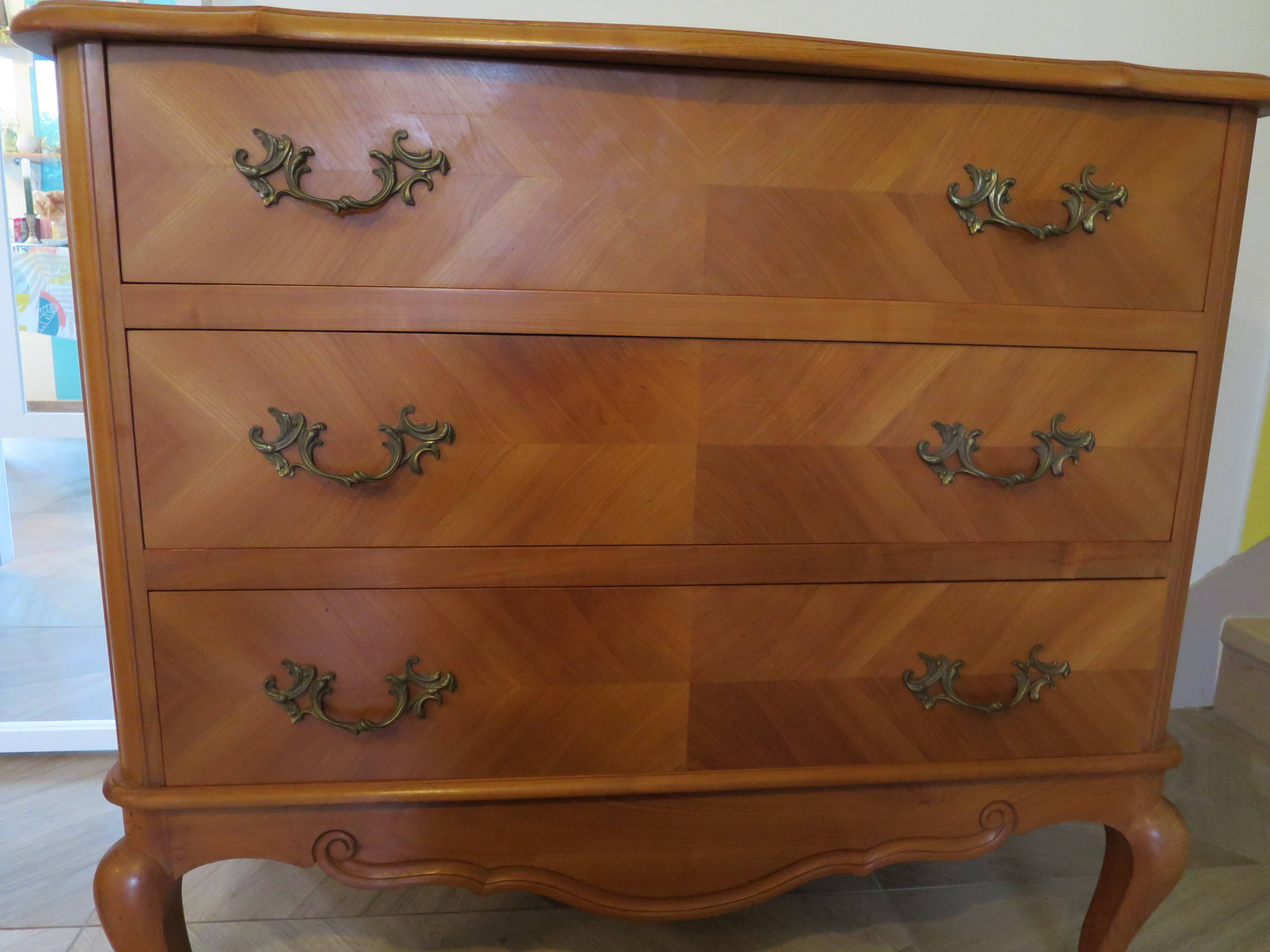 Louis XV style 3-drawer chest of drawers in solid wood