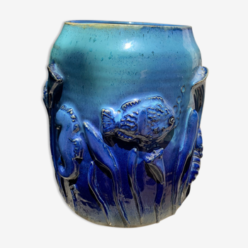 Vase céramique bleu décor barbotine marin