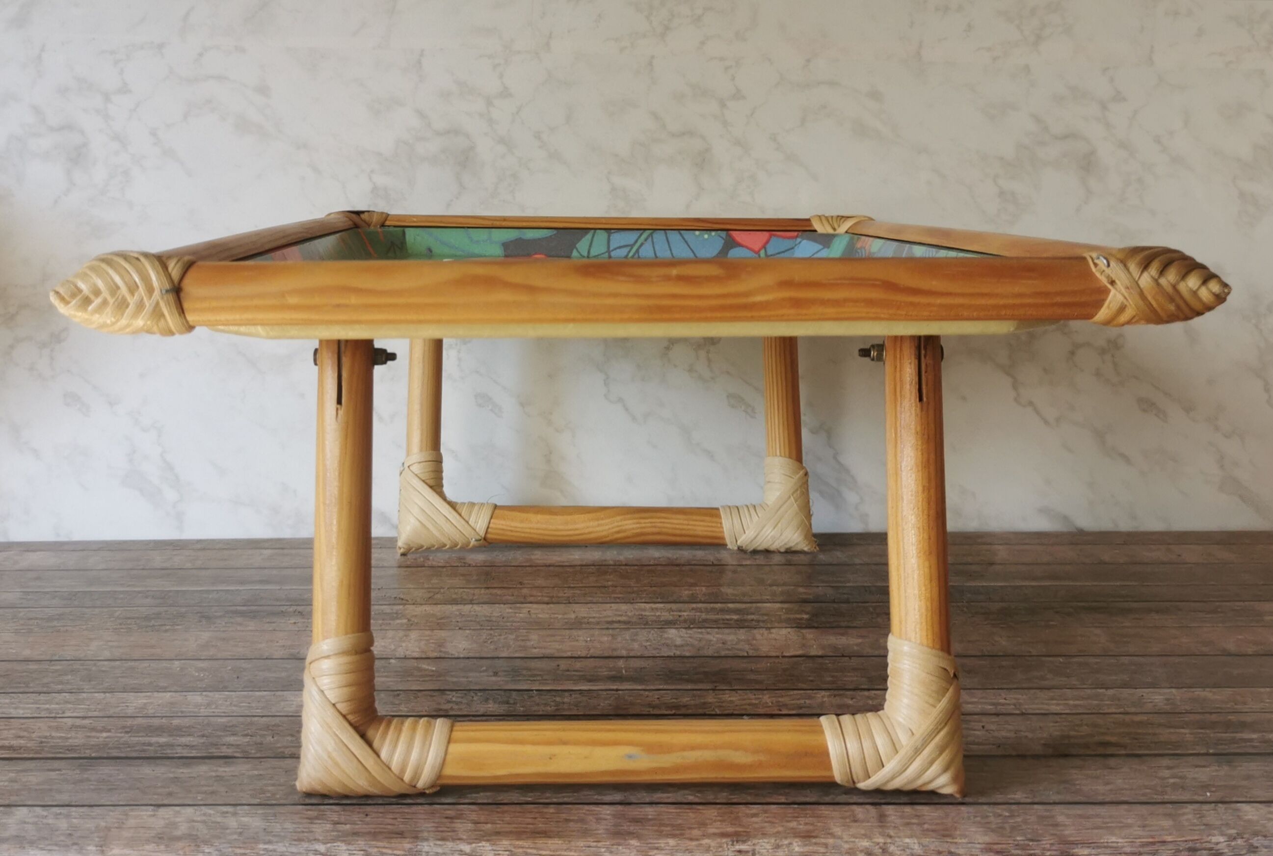 Folding tray parrots and flowers fiber and rattan