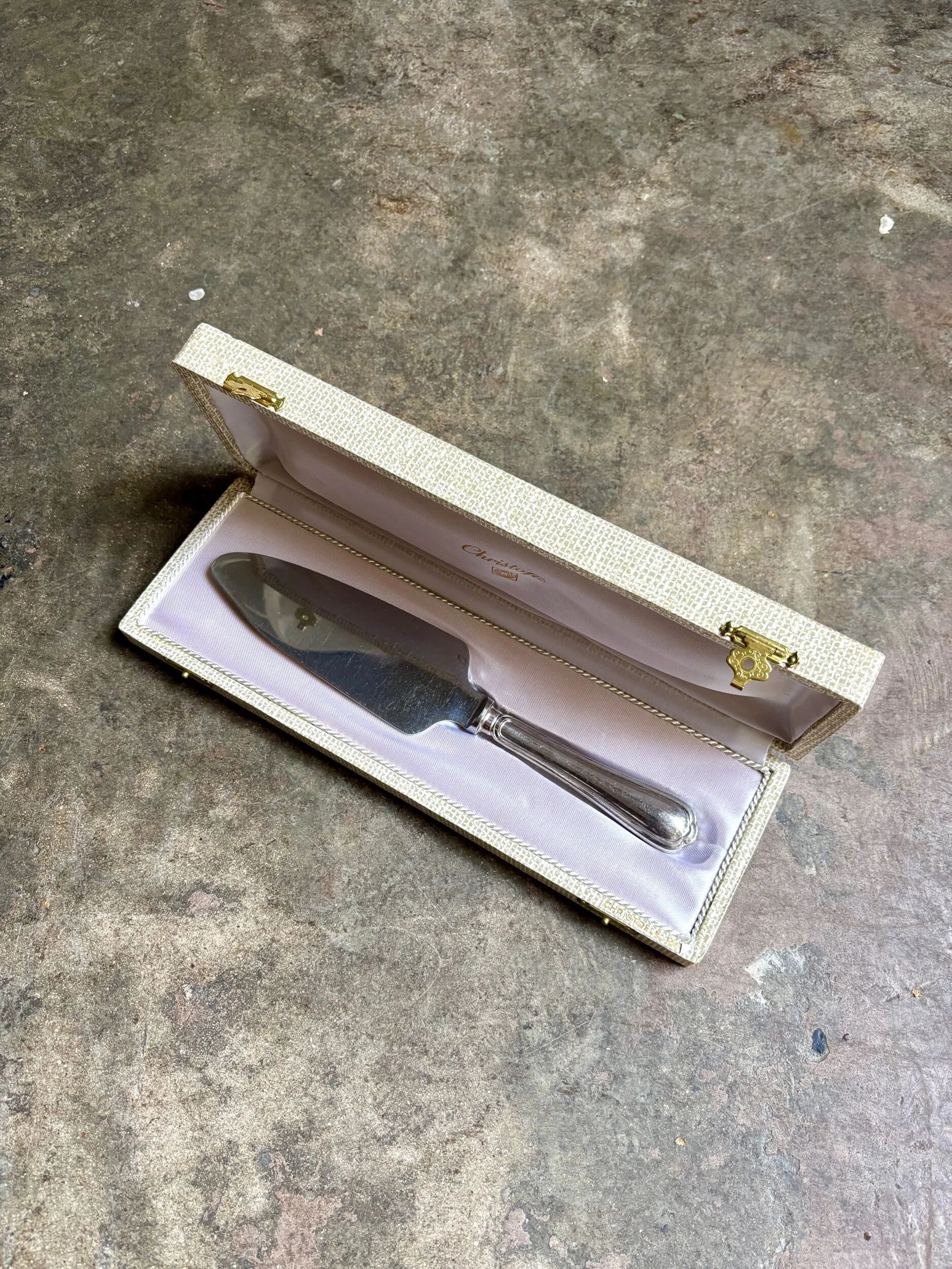 Christofle silver-plated pie server, "Spatours" pattern.