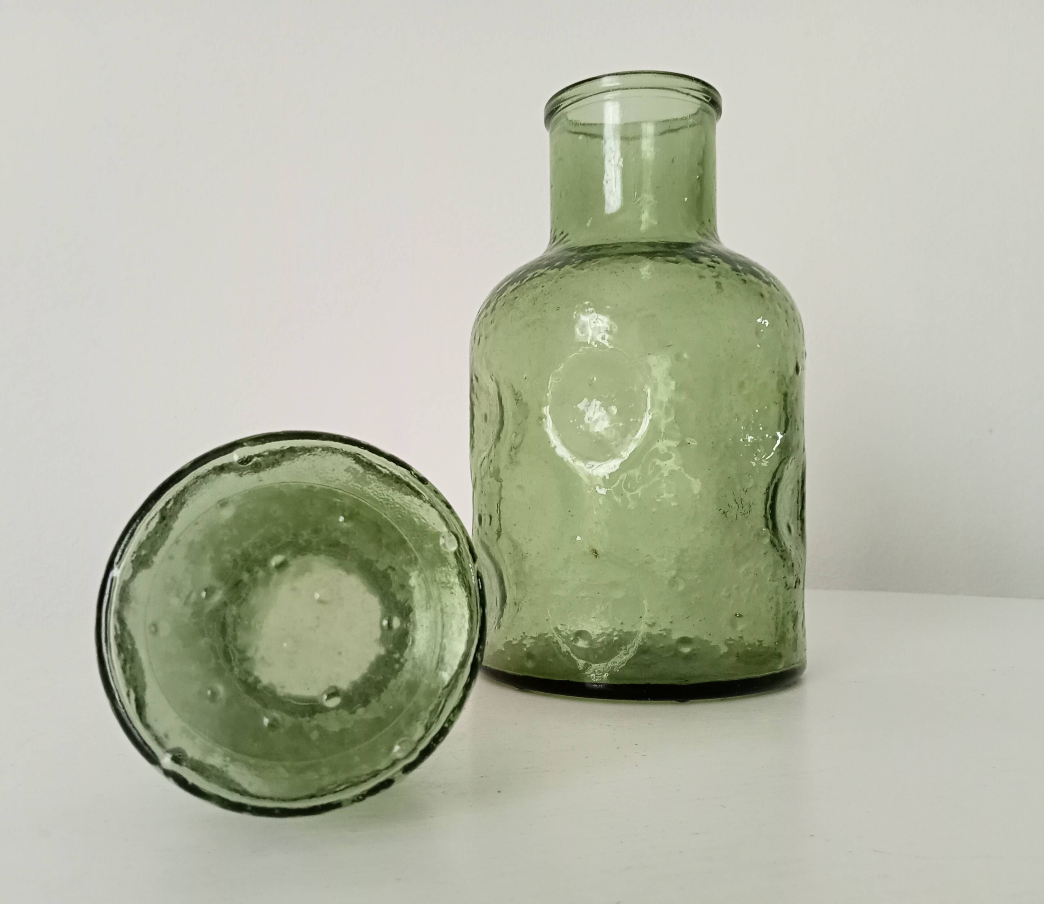 Vintage 60s carafe in bubbled molded glass