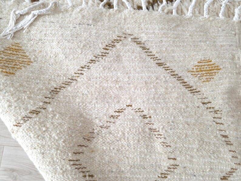 Traditional handmade Berber rug from the Atlas, 150x250 cm.