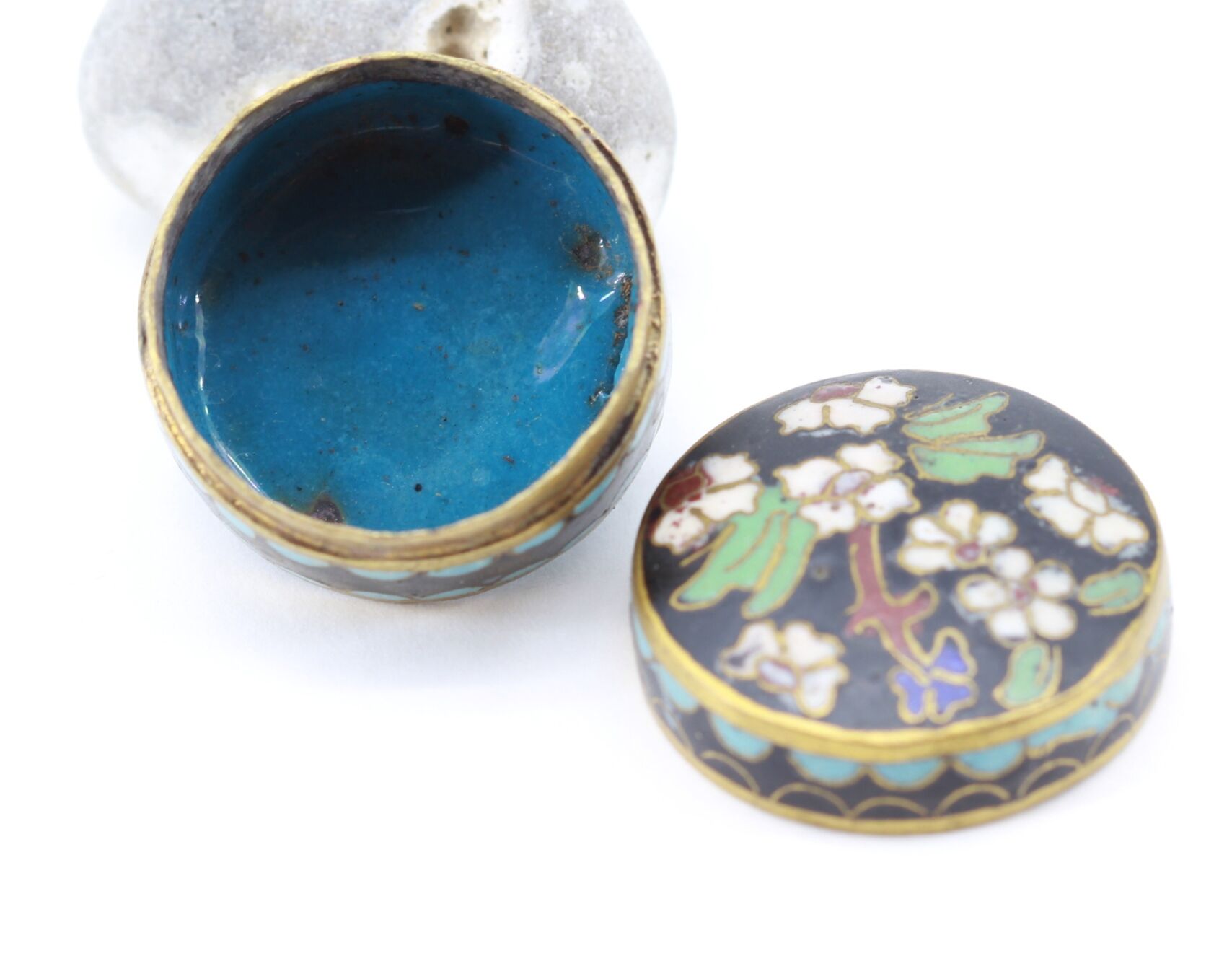 Jewelry box in email