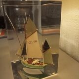 Boat lamp integrated into the base