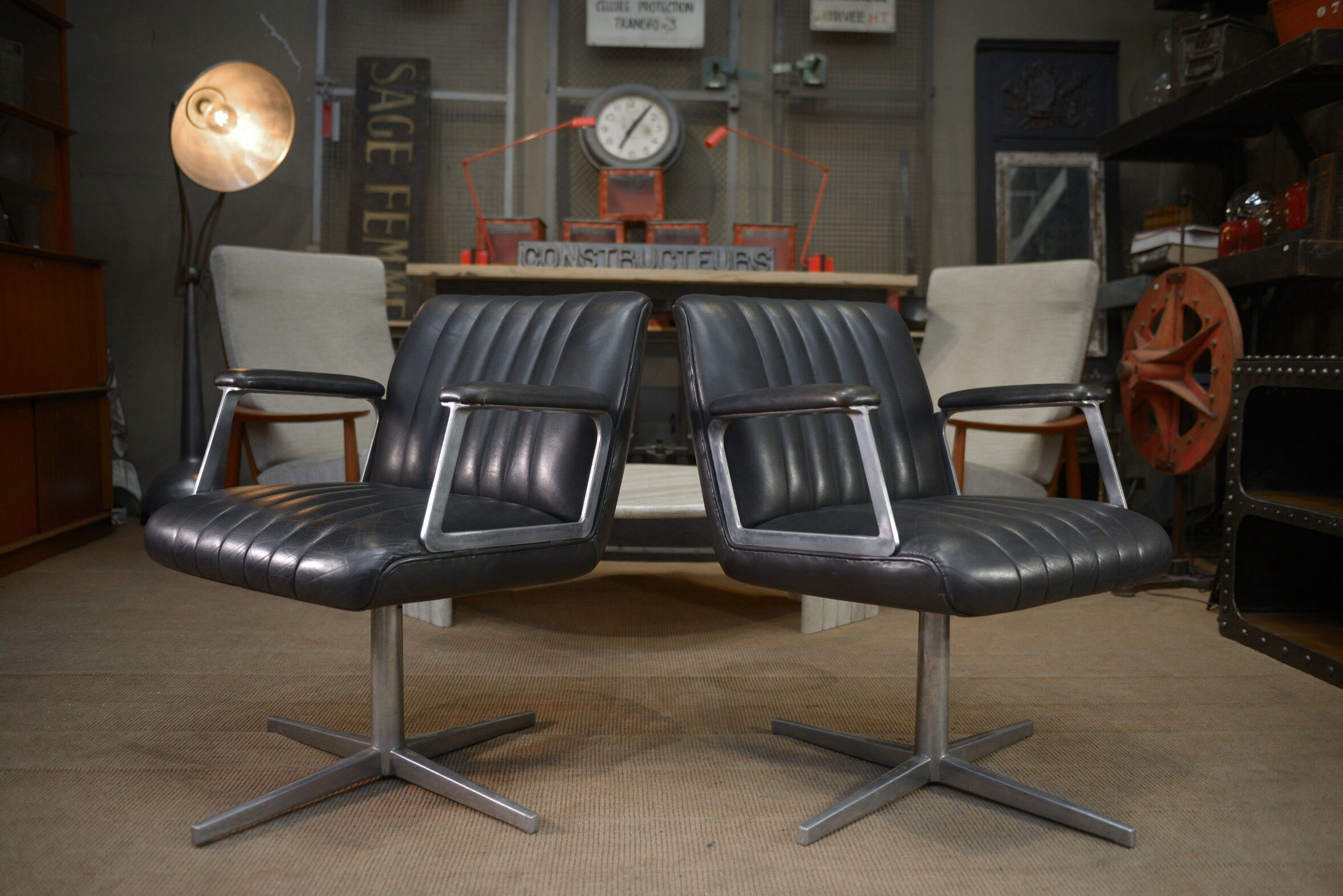 Design office chairs in swivel metal leather 1970