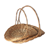 2 flat wicker baskets with handles