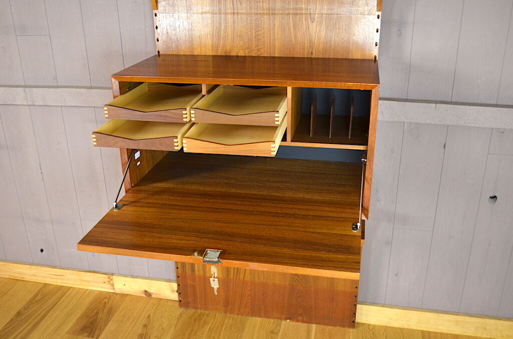 Wall system writing desk Poul Cadovius in teak 1960