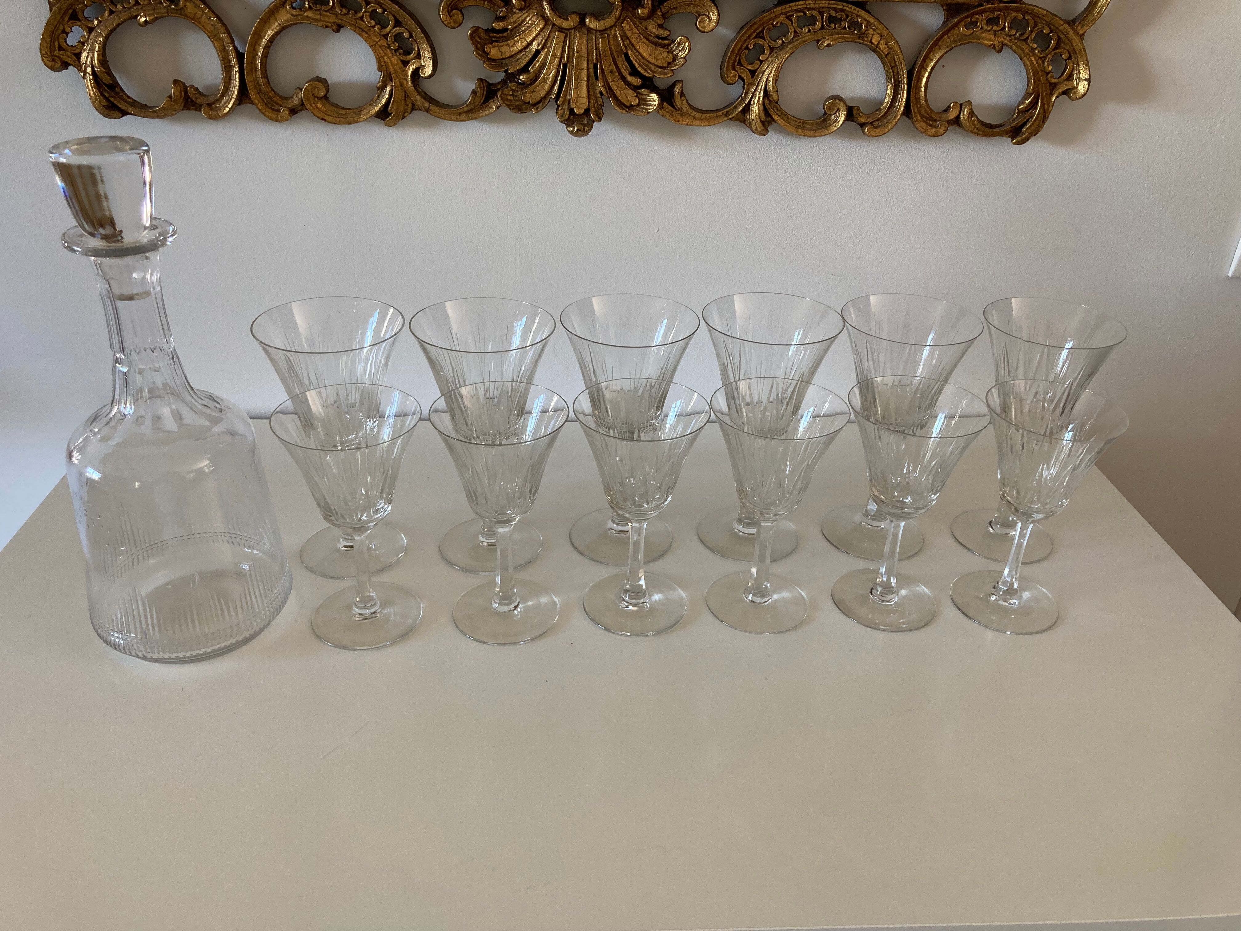 Service of 12 glasses + carafe