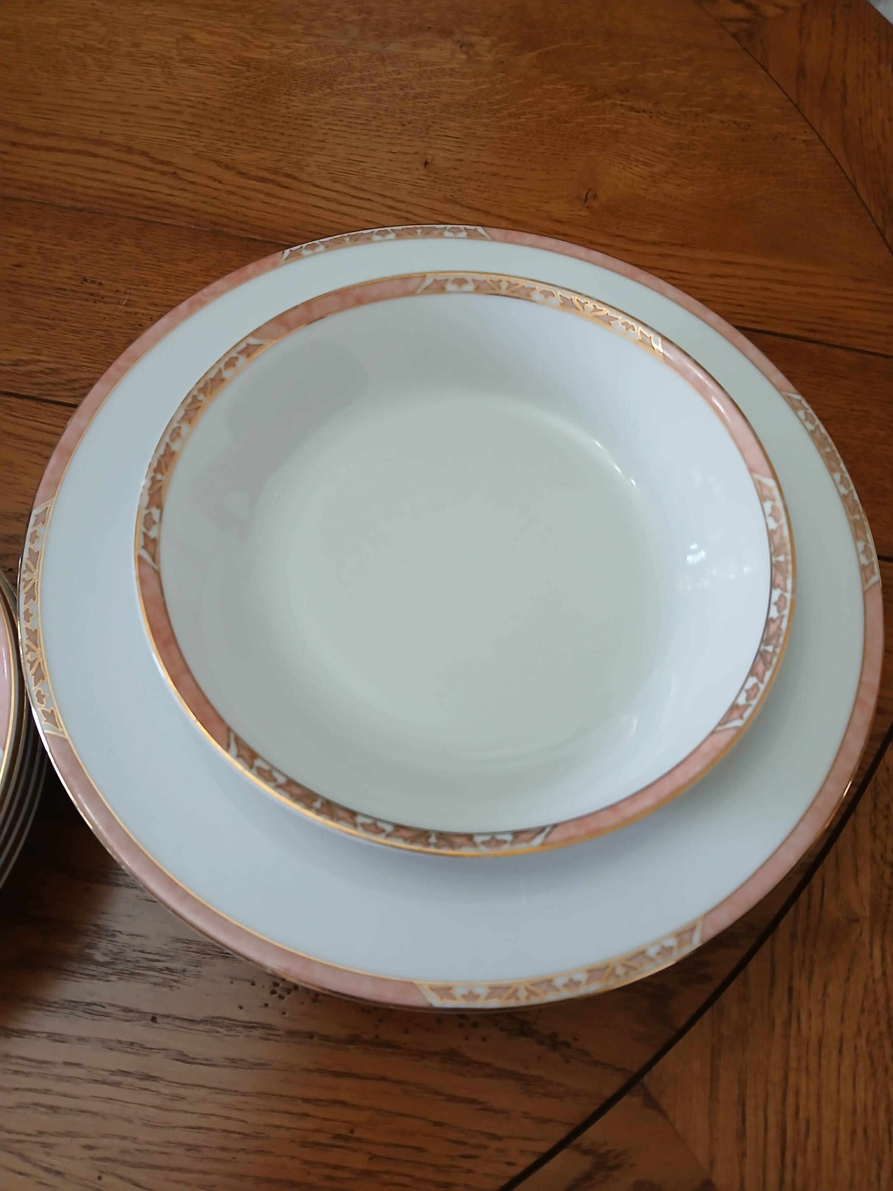 Service of 22 flat plates and 6 deep plates "Auray" - Philippe Deshoulières