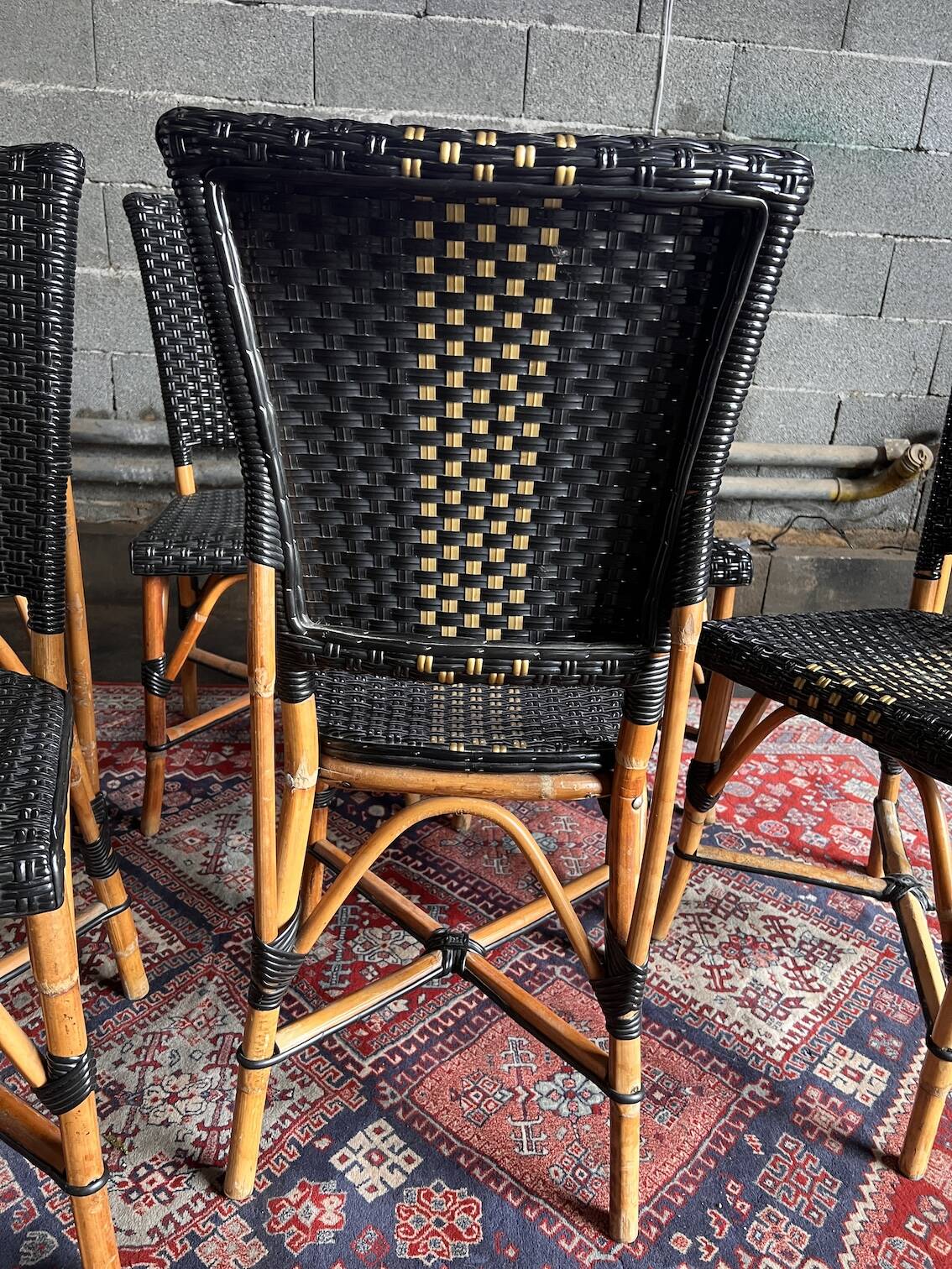 6 chaises vintages de terrasse de bistrot parisien en rotin