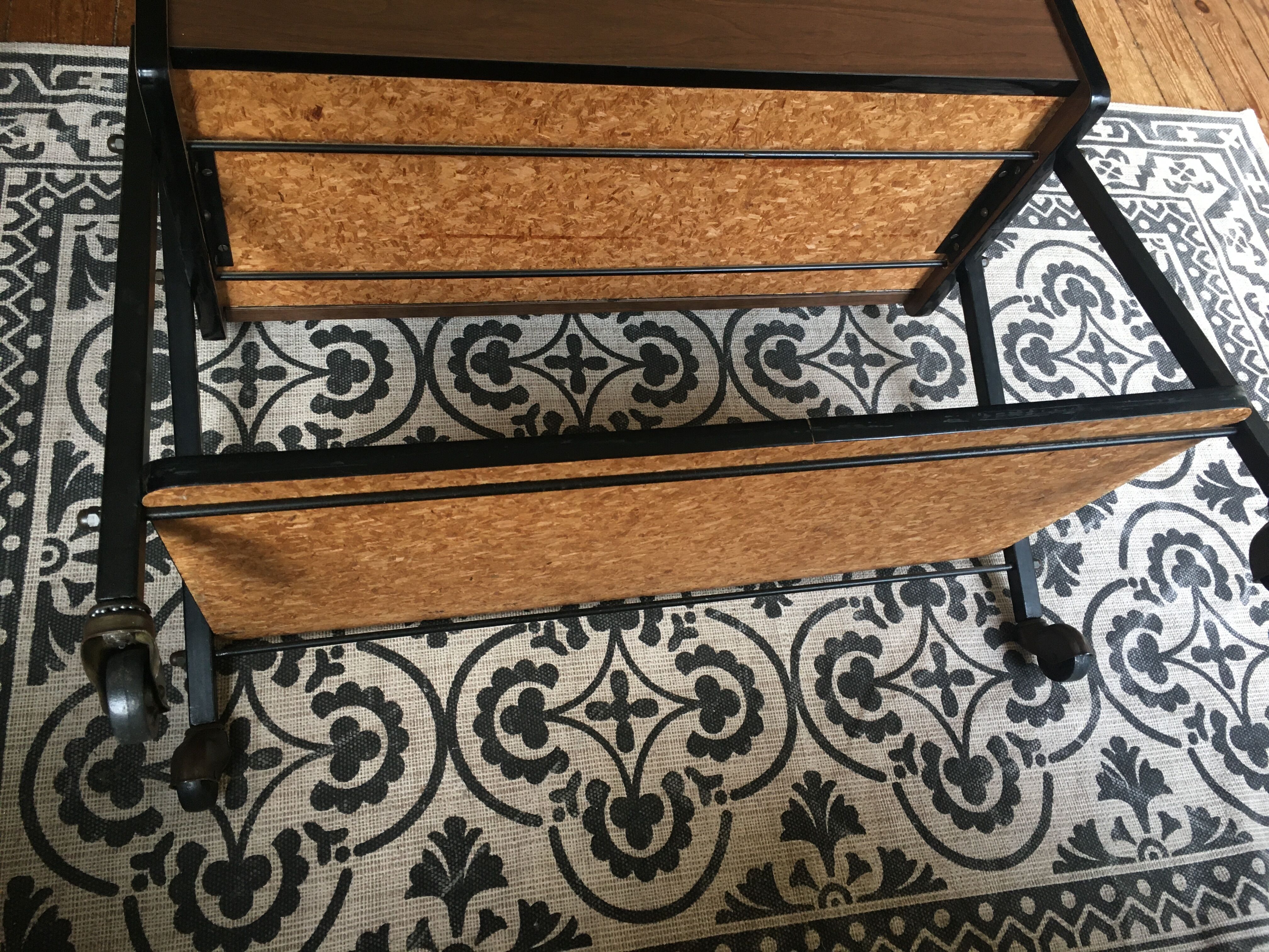 Meuble bar à roulettes en formica 50/60