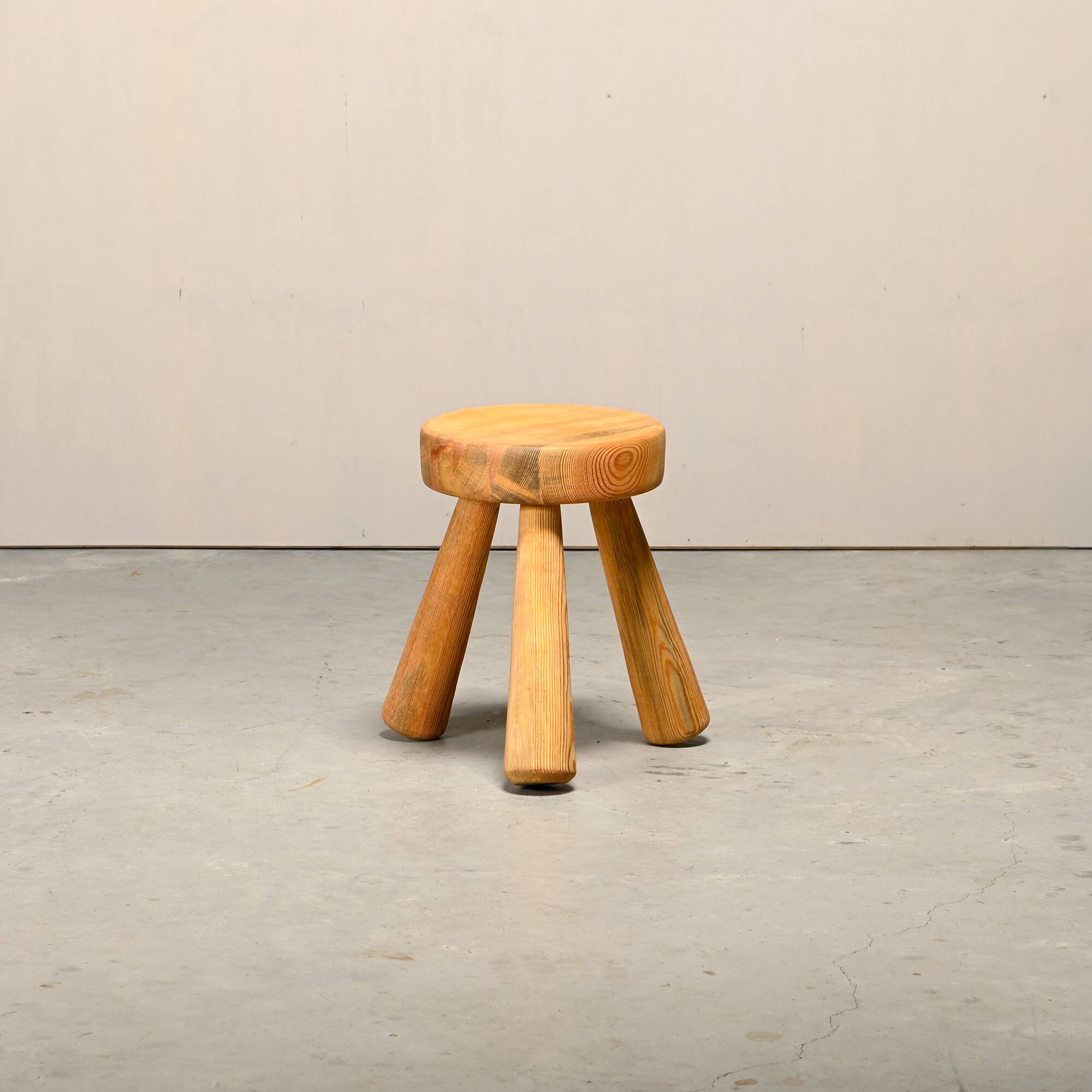 Ingvar Hildingsson Scandinavian solid Pine tripod Stool, Sweden 1970s