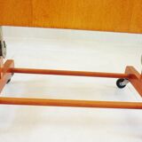 Valet de chambre en bois, signé Fratelli Reguitti, années 60, sur roulettes