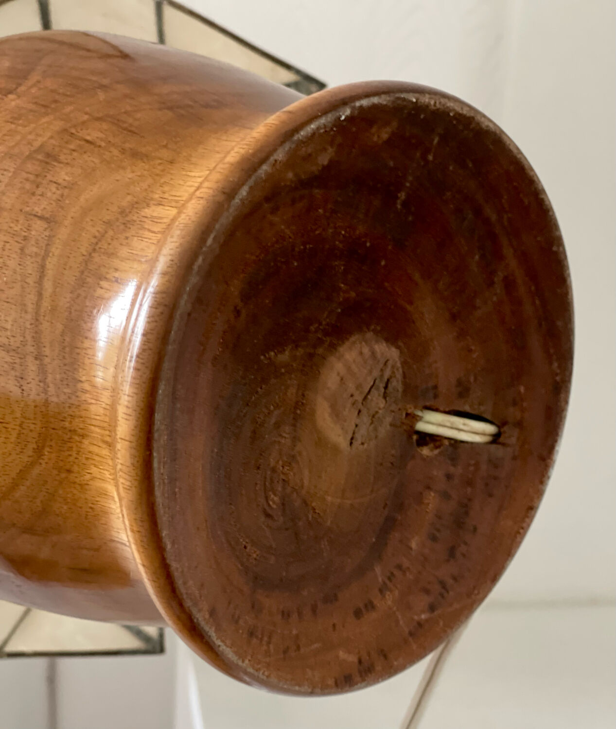 Mother-of-pearl and olive wood lamp