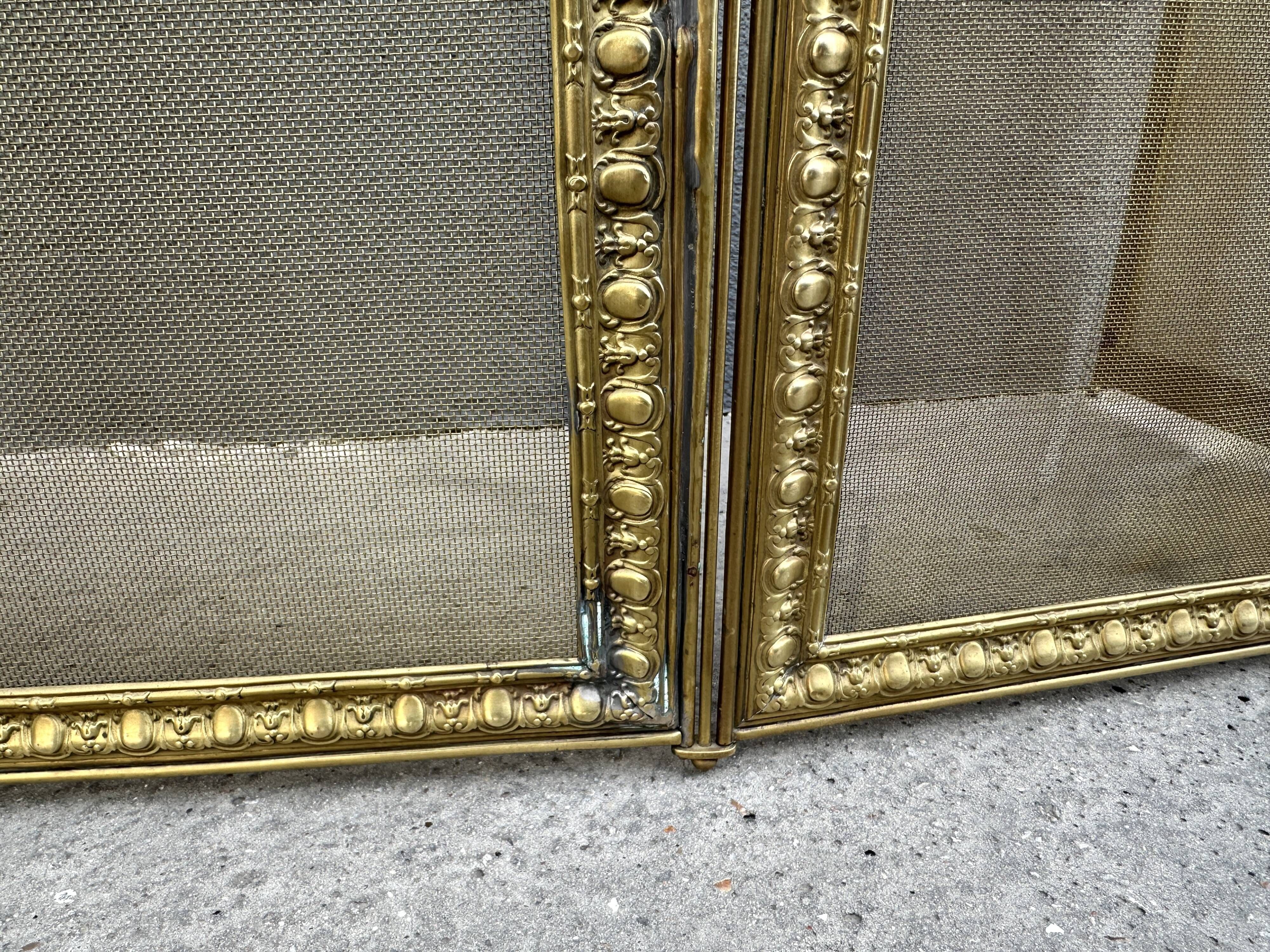 Antique brass fireplace screen from the 19th century by Bouhon Frères.