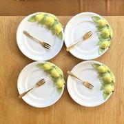 Dessert plates with lemon barbotine