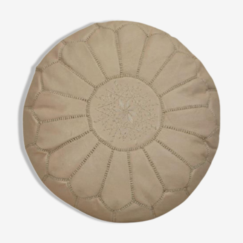 Moroccan pouf in beige leather