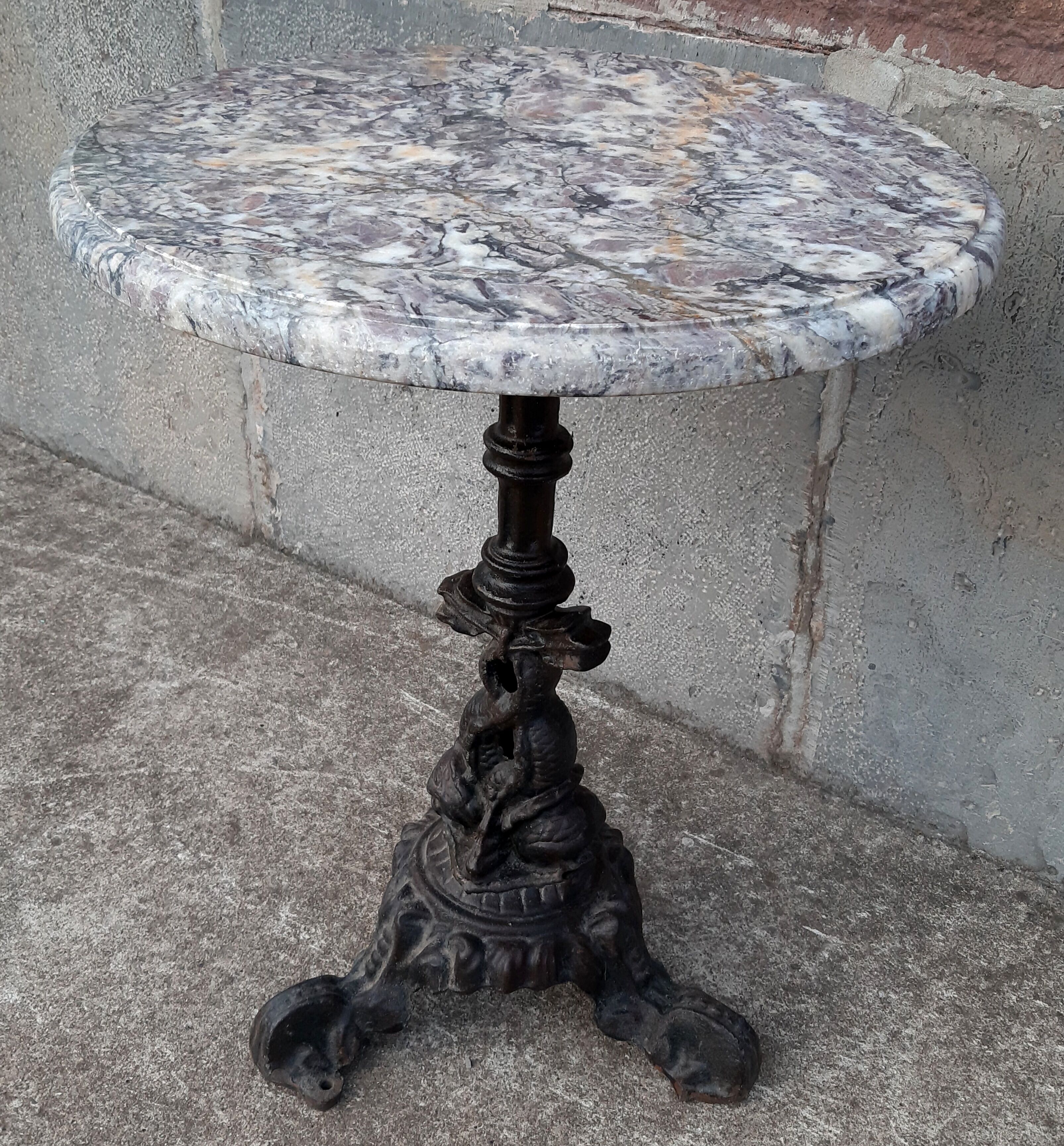Pedestal table cast iron, marble top
