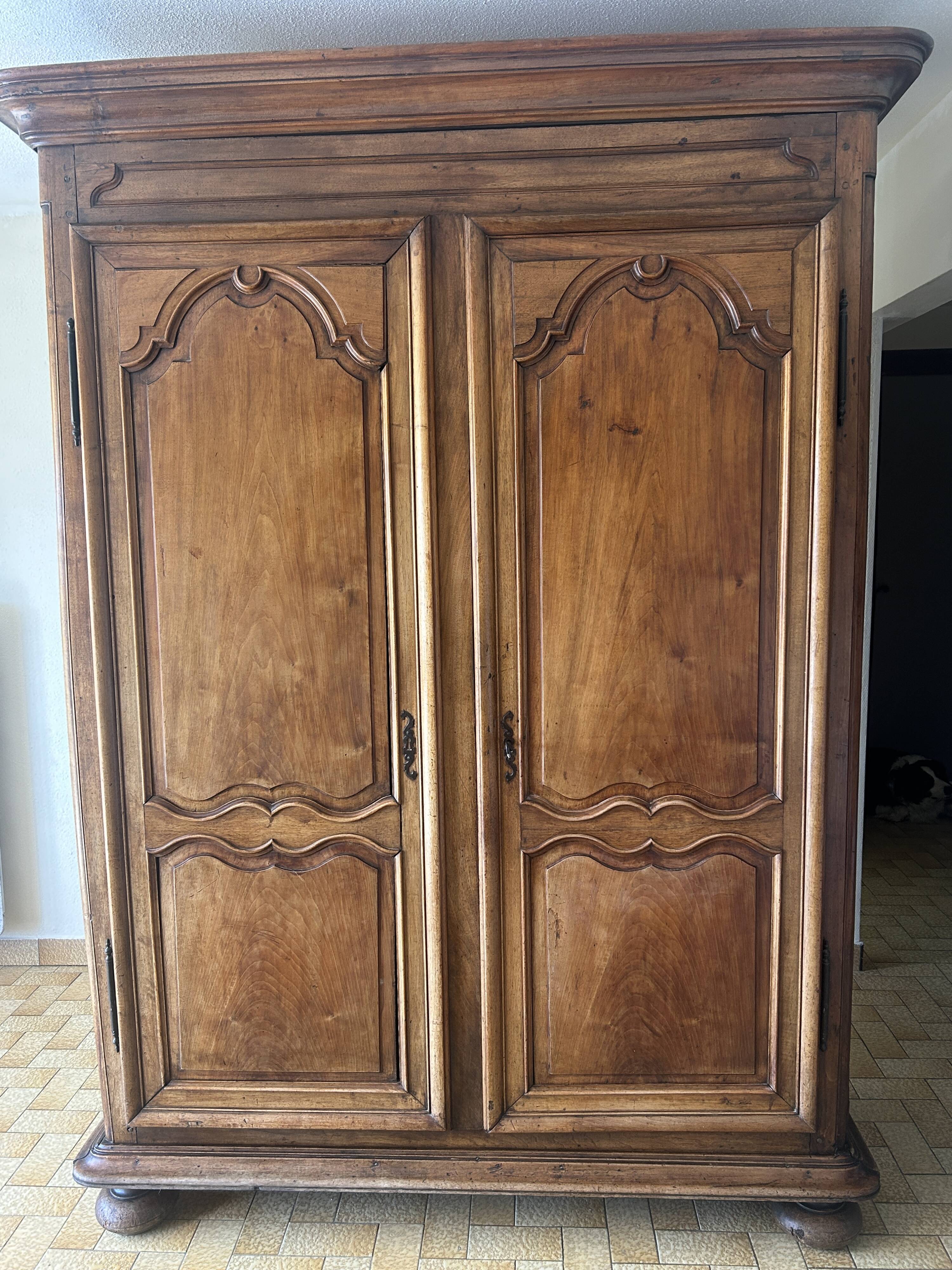 Large antique wardrobe in solid oak, Provincial Louis XV style, disassembled.