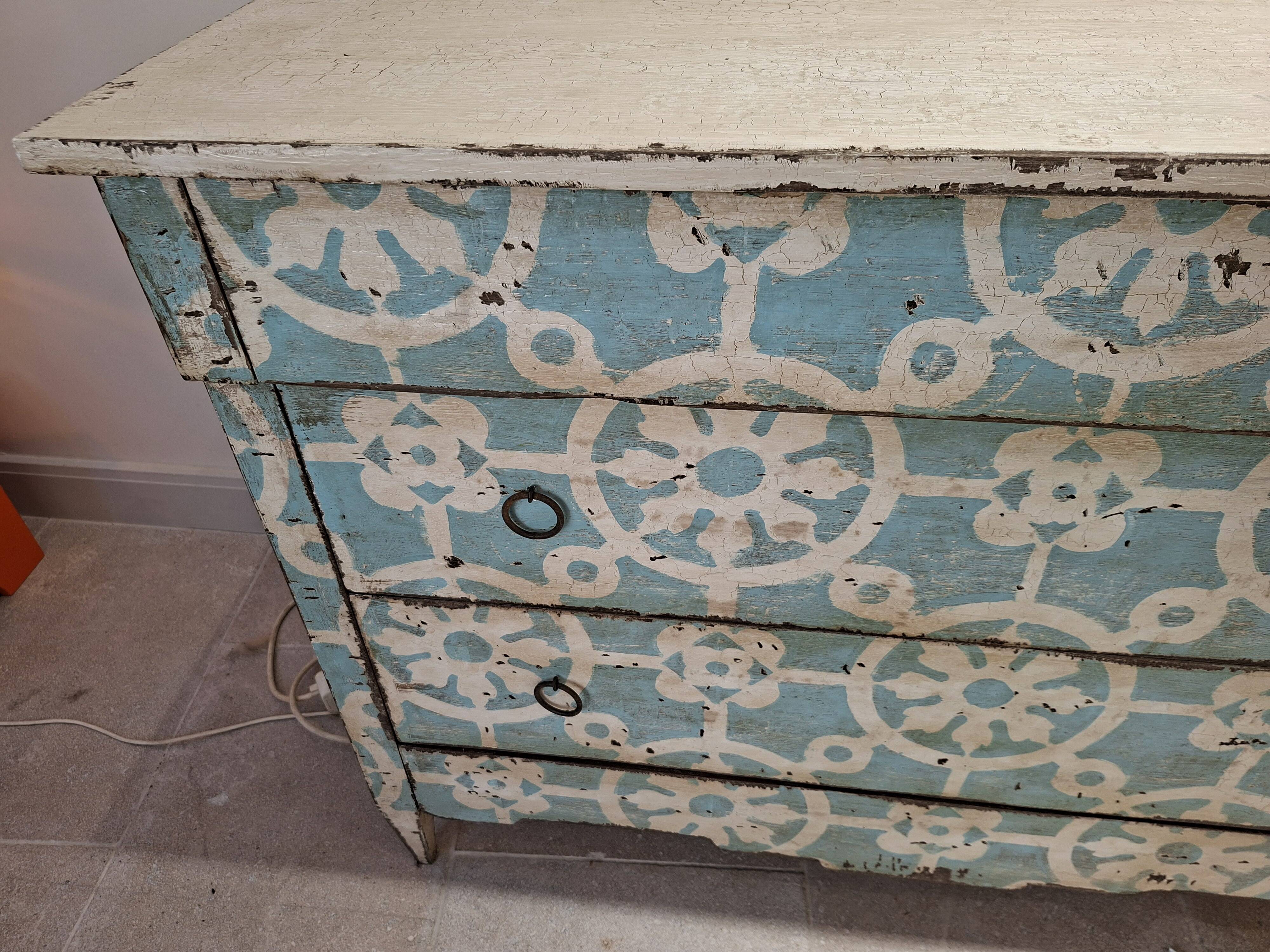 Italian commode