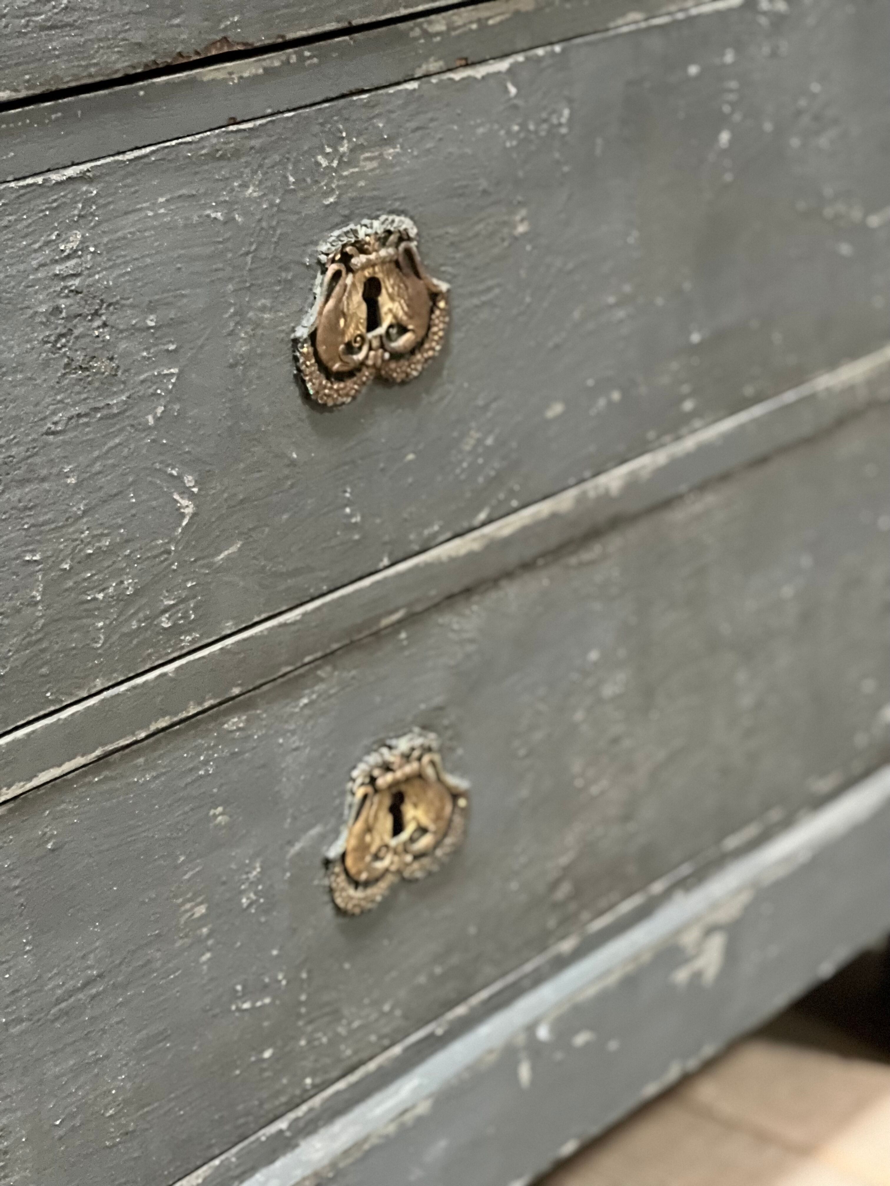 Commode patinée