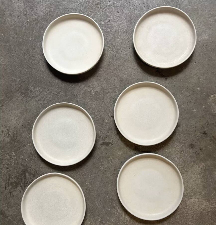 6 Enameled stoneware plates - dessert plates