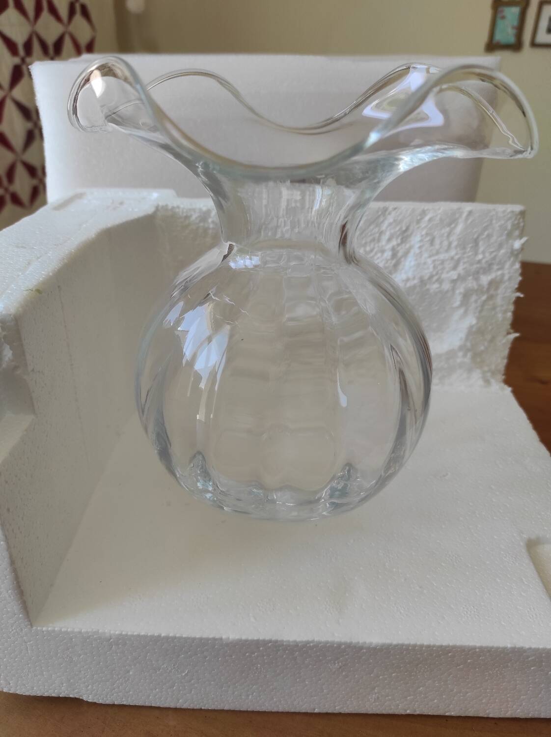 Glass ball vase with corolla