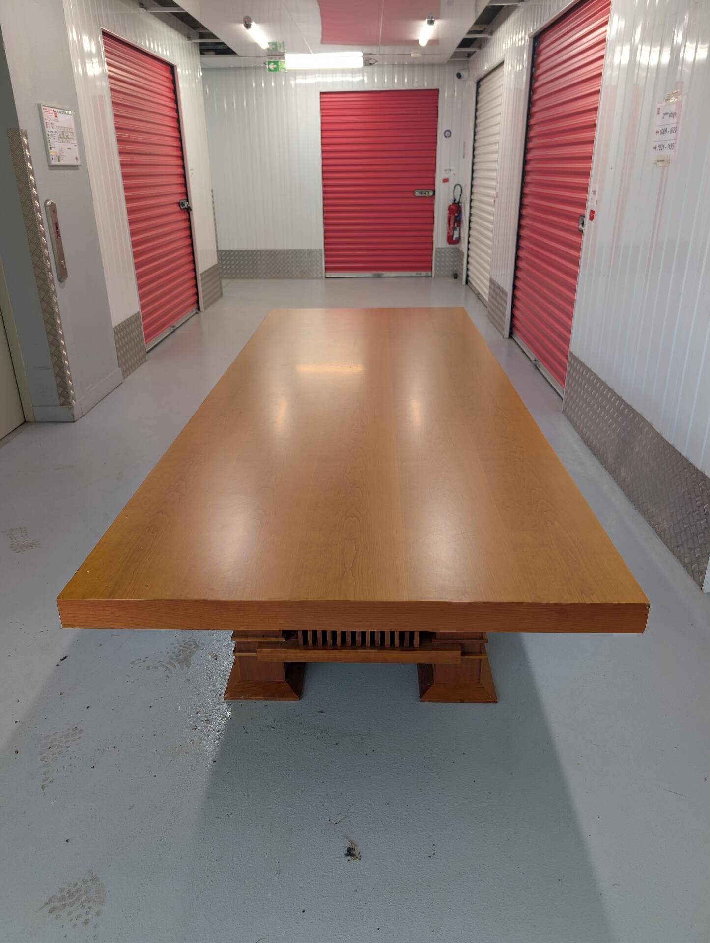 Dining table "Allen 605" in solid cherry by Frank Lloyd Wright p