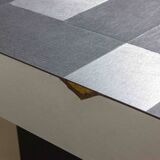 Table basse géométrique avec surface en métal brossé (années 1970)