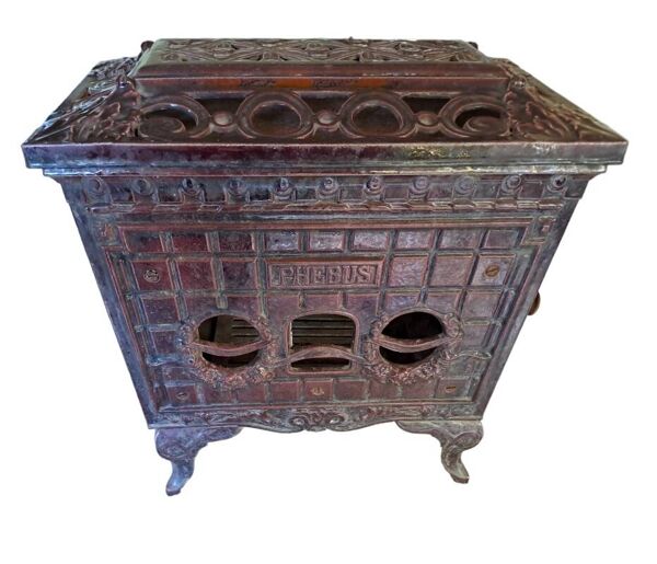 Poêle à bois ancien en fonte émaillée art deco marque phebus coloris aubergine