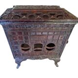Poêle à bois ancien en fonte émaillée art deco marque phebus coloris aubergine