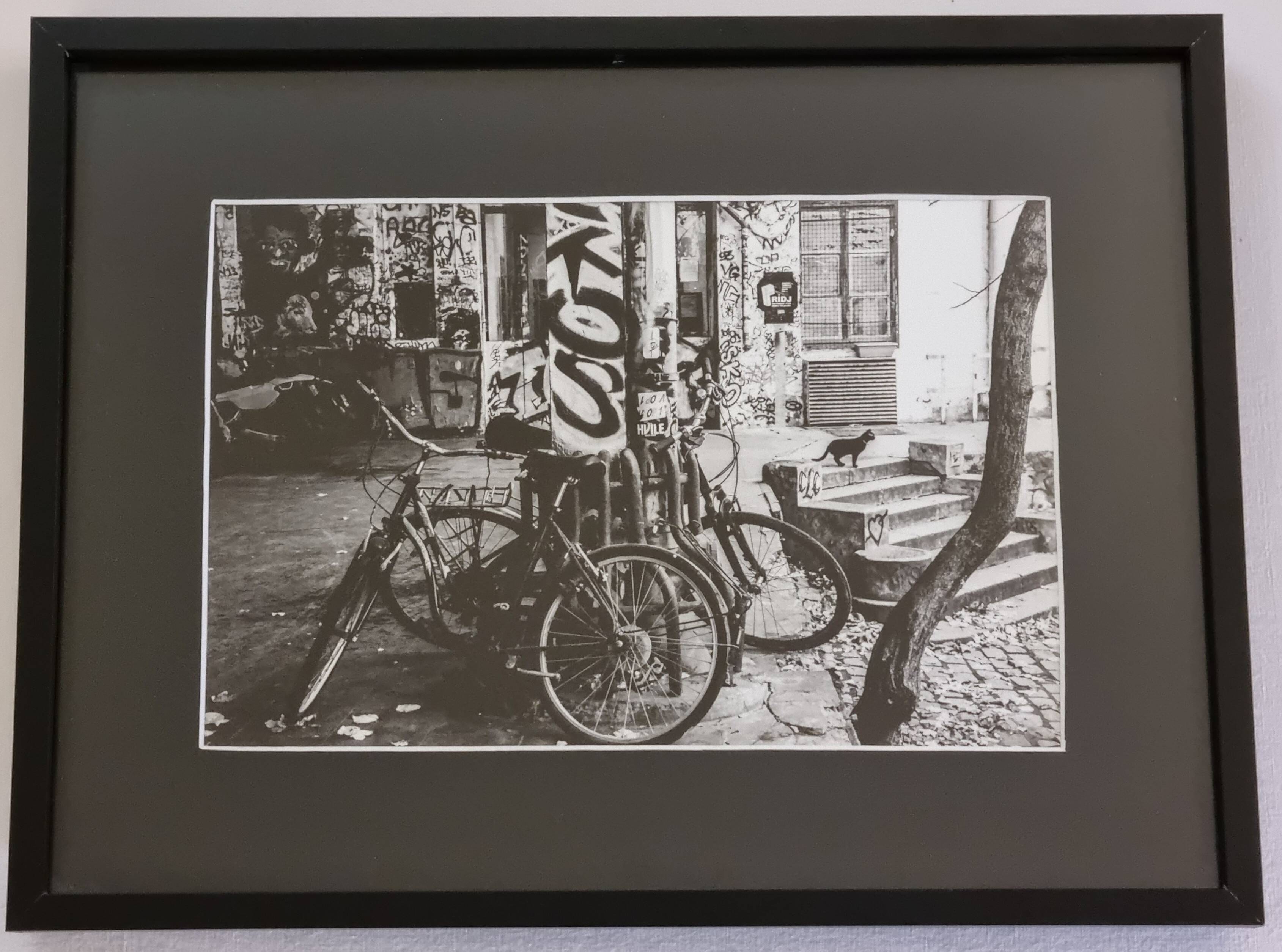 Urban scene with graffiti, vintage silver gelatin print, framed, 42 x 32 cm