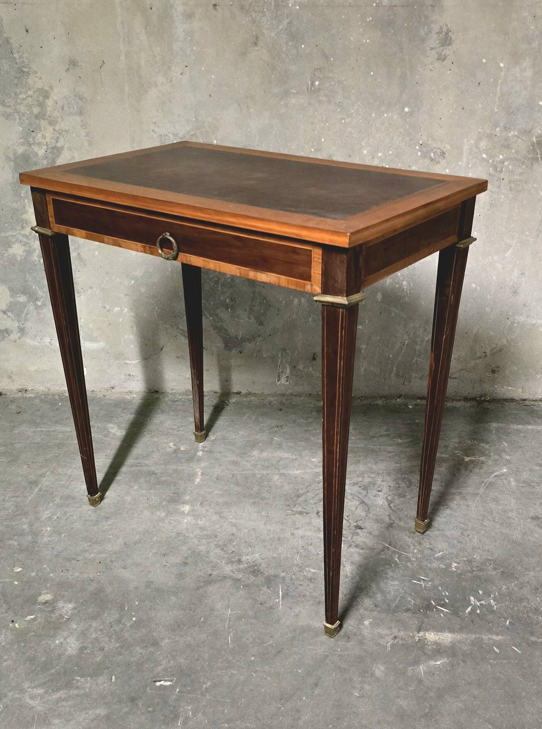 Small Louis XVI style desk in marquetry.